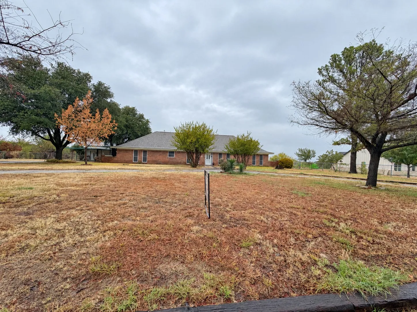 Single Family Residence For Sale in Montague County , 517 E Locust Street, Nocona, Texas 76255, 3 Bedroom, 2 Bathroom, 2 Garage spaces, 2,088 Sqft, built in 1984, mls#21353102, Real Estate Agent in Nocona, Homes For Sale in Montague county, Homes For Sale in Nocona, Realtor in Nocona Texas, Real Estate Brokerage Independent Realty Texas, Luminita Cordes Realtor