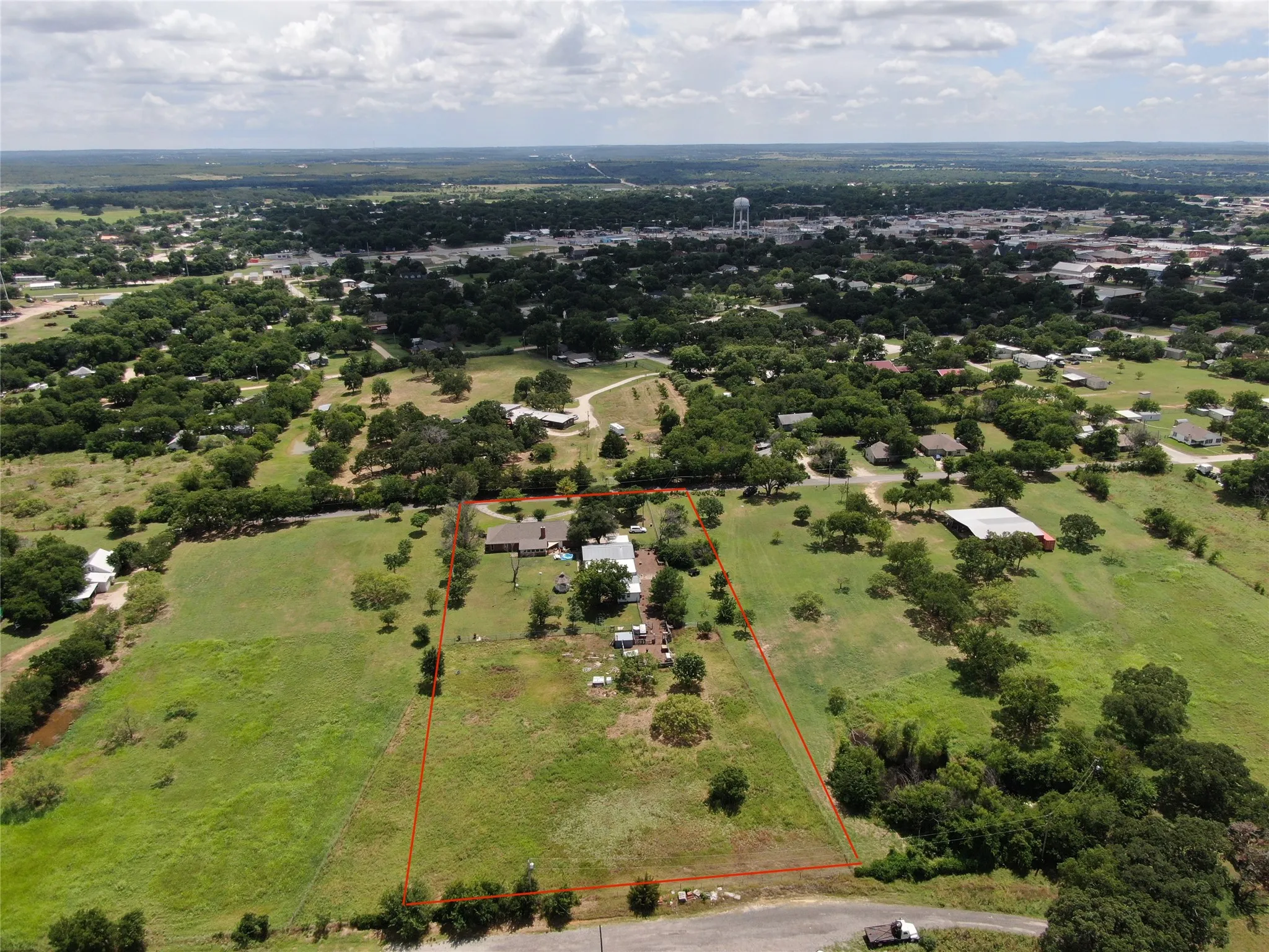 Single Family Residence For Sale in Montague County , 517 E Locust Street, Nocona, Texas 76255, 3 Bedroom, 2 Bathroom, 2 Garage spaces, 2,088 Sqft, built in 1984, mls#21353102, Real Estate Agent in Nocona, Homes For Sale in Montague county, Homes For Sale in Nocona, Realtor in Nocona Texas, Real Estate Brokerage Independent Realty Texas, Luminita Cordes Realtor