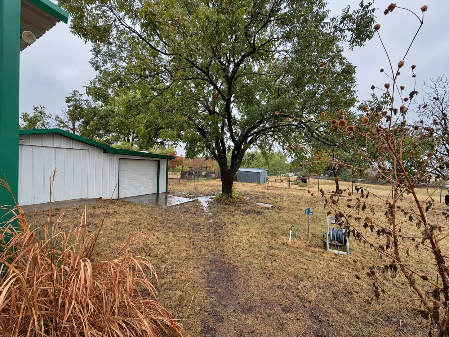 Single Family Residence For Sale in Montague County , 517 E Locust Street, Nocona, Texas 76255, 3 Bedroom, 2 Bathroom, 2 Garage spaces, 2,088 Sqft, built in 1984, mls#21353102, Real Estate Agent in Nocona, Homes For Sale in Montague county, Homes For Sale in Nocona, Realtor in Nocona Texas, Real Estate Brokerage Independent Realty Texas, Luminita Cordes Realtor