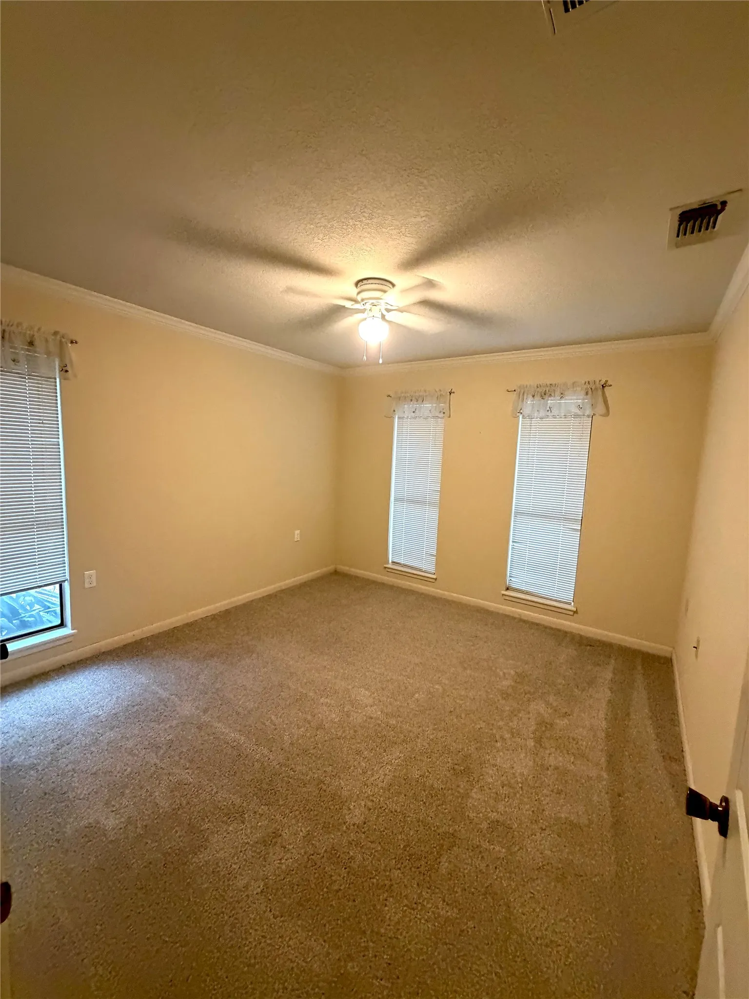Single Family Residence For Sale in Montague County , 517 E Locust Street, Nocona, Texas 76255, 3 Bedroom, 2 Bathroom, 2 Garage spaces, 2,088 Sqft, built in 1984, mls#21353102, Real Estate Agent in Nocona, Homes For Sale in Montague county, Homes For Sale in Nocona, Realtor in Nocona Texas, Real Estate Brokerage Independent Realty Texas, Luminita Cordes Realtor