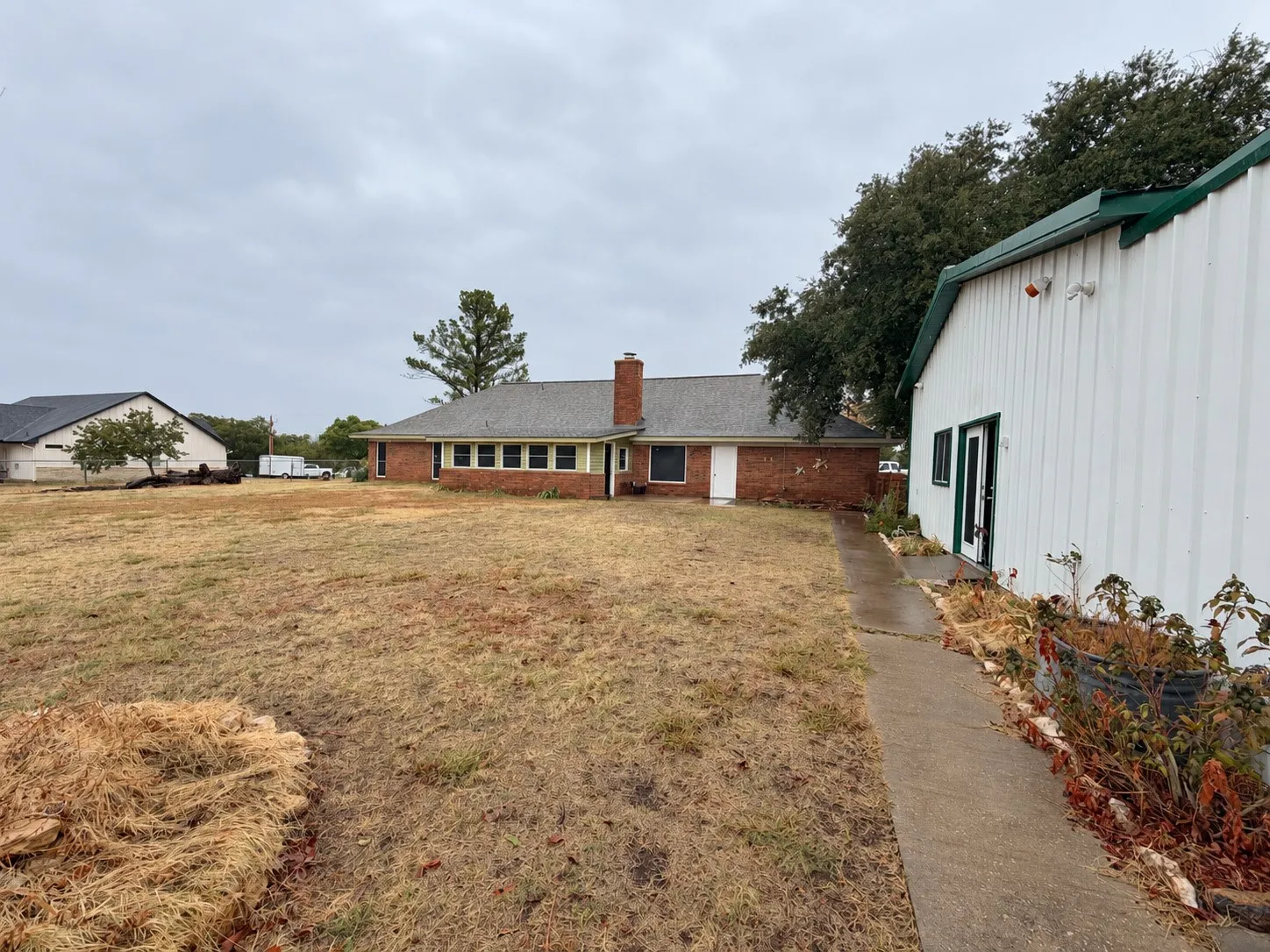 Single Family Residence For Sale in Montague County , 517 E Locust Street, Nocona, Texas 76255, 3 Bedroom, 2 Bathroom, 2 Garage spaces, 2,088 Sqft, built in 1984, mls#21353102, Real Estate Agent in Nocona, Homes For Sale in Montague county, Homes For Sale in Nocona, Realtor in Nocona Texas, Real Estate Brokerage Independent Realty Texas, Luminita Cordes Realtor