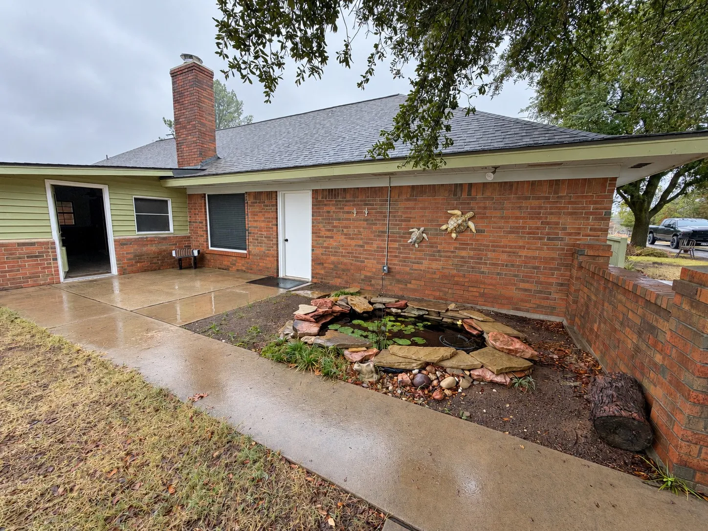 Single Family Residence For Sale in Montague County , 517 E Locust Street, Nocona, Texas 76255, 3 Bedroom, 2 Bathroom, 2 Garage spaces, 2,088 Sqft, built in 1984, mls#21353102, Real Estate Agent in Nocona, Homes For Sale in Montague county, Homes For Sale in Nocona, Realtor in Nocona Texas, Real Estate Brokerage Independent Realty Texas, Luminita Cordes Realtor
