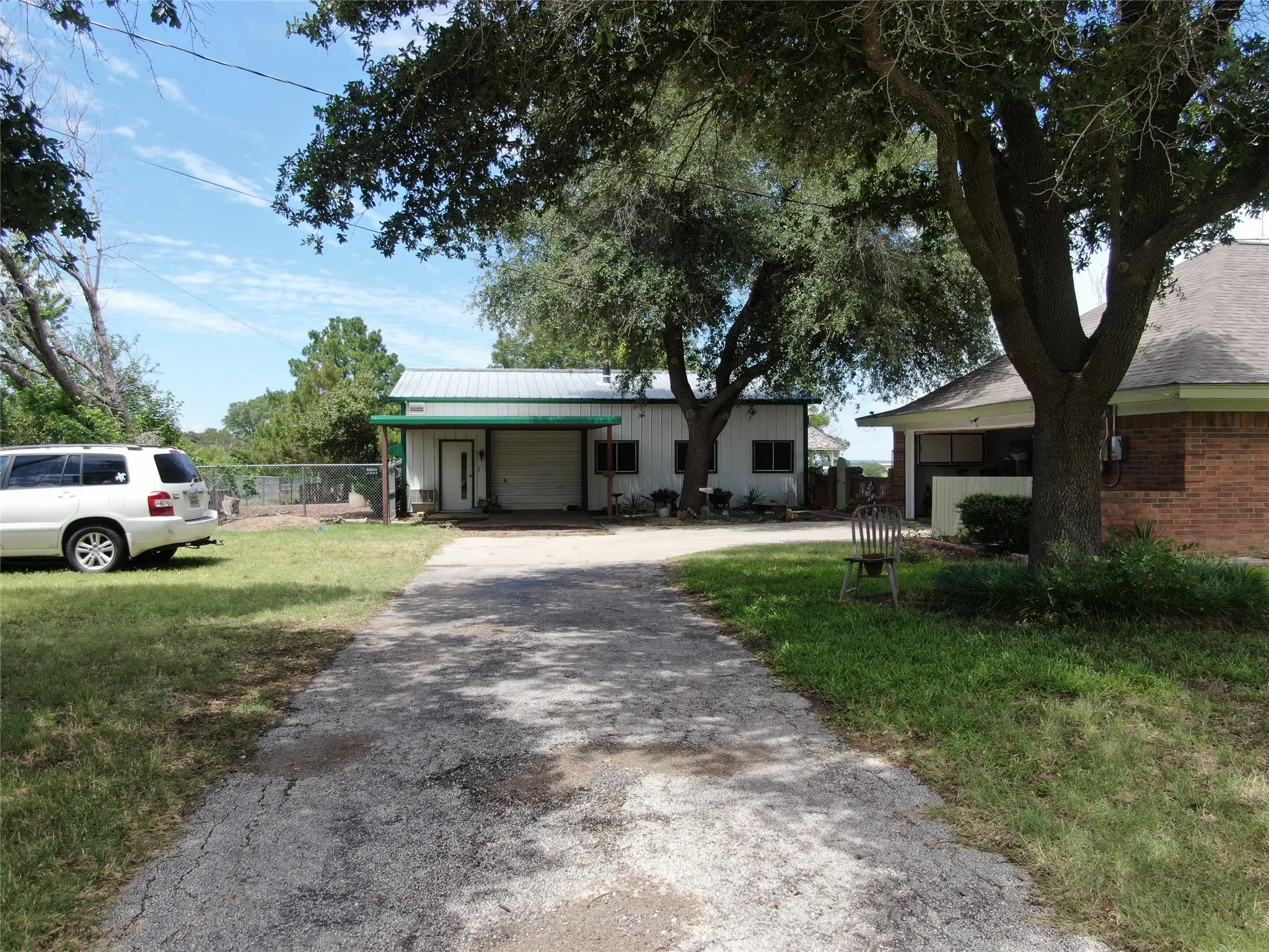 Single Family Residence For Sale in Montague County , 517 E Locust Street, Nocona, Texas 76255, 3 Bedroom, 2 Bathroom, 2 Garage spaces, 2,088 Sqft, built in 1984, mls#21353102, Real Estate Agent in Nocona, Homes For Sale in Montague county, Homes For Sale in Nocona, Realtor in Nocona Texas, Real Estate Brokerage Independent Realty Texas, Luminita Cordes Realtor