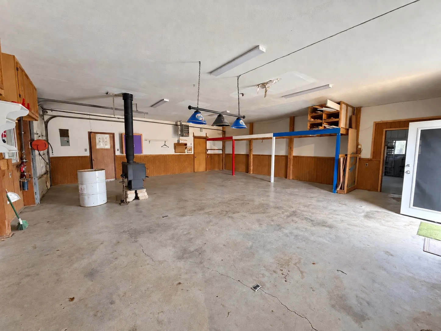 Single Family Residence For Sale in Montague County , 517 E Locust Street, Nocona, Texas 76255, 3 Bedroom, 2 Bathroom, 2 Garage spaces, 2,088 Sqft, built in 1984, mls#21353102, Real Estate Agent in Nocona, Homes For Sale in Montague county, Homes For Sale in Nocona, Realtor in Nocona Texas, Real Estate Brokerage Independent Realty Texas, Luminita Cordes Realtor