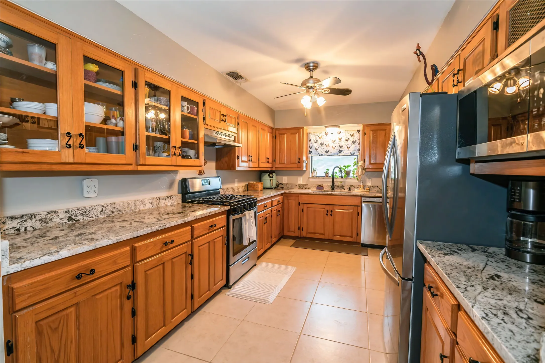 Single Family Residence For Sale in Montague County , 517 E Locust Street, Nocona, Texas 76255, 3 Bedroom, 2 Bathroom, 2 Garage spaces, 2,088 Sqft, built in 1984, mls#21353102, Real Estate Agent in Nocona, Homes For Sale in Montague county, Homes For Sale in Nocona, Realtor in Nocona Texas, Real Estate Brokerage Independent Realty Texas, Luminita Cordes Realtor