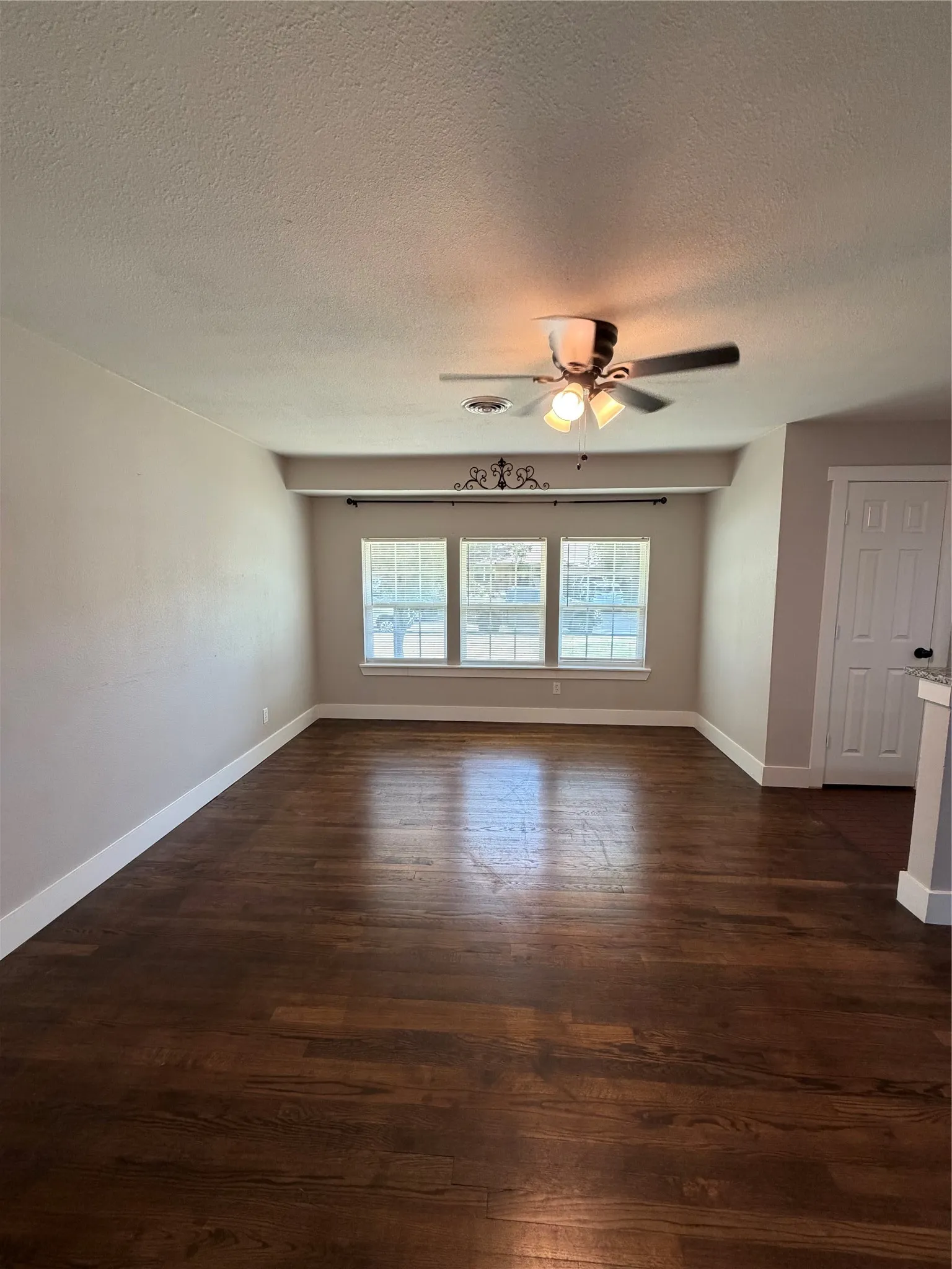 Single Family Residence For Rent in Dallas County , 7825 Dugan Street, Dallas, Texas 75217, 3 Bedroom, 2 Bathroom, 1 Garage spaces, 1,444 Sqft, built in 1956, Price $1,895, mls#21353105, Real Estate Agent in Dallas, Homes For Rent in Dallas county, Homes For Rent in Dallas, Realtor in Dallas Texas, Real Estate Brokerage Independent Realty Texas, Luminita Cordes Realtor
