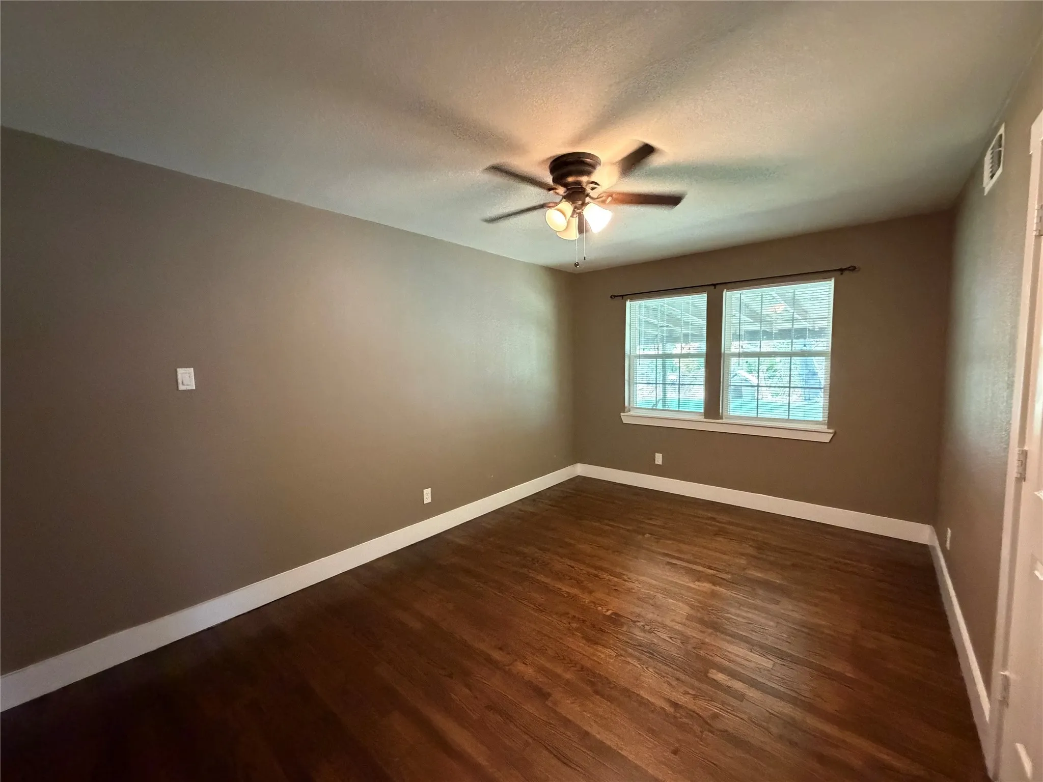 Single Family Residence For Rent in Dallas County , 7825 Dugan Street, Dallas, Texas 75217, 3 Bedroom, 2 Bathroom, 1 Garage spaces, 1,444 Sqft, built in 1956, Price $1,895, mls#21353105, Real Estate Agent in Dallas, Homes For Rent in Dallas county, Homes For Rent in Dallas, Realtor in Dallas Texas, Real Estate Brokerage Independent Realty Texas, Luminita Cordes Realtor