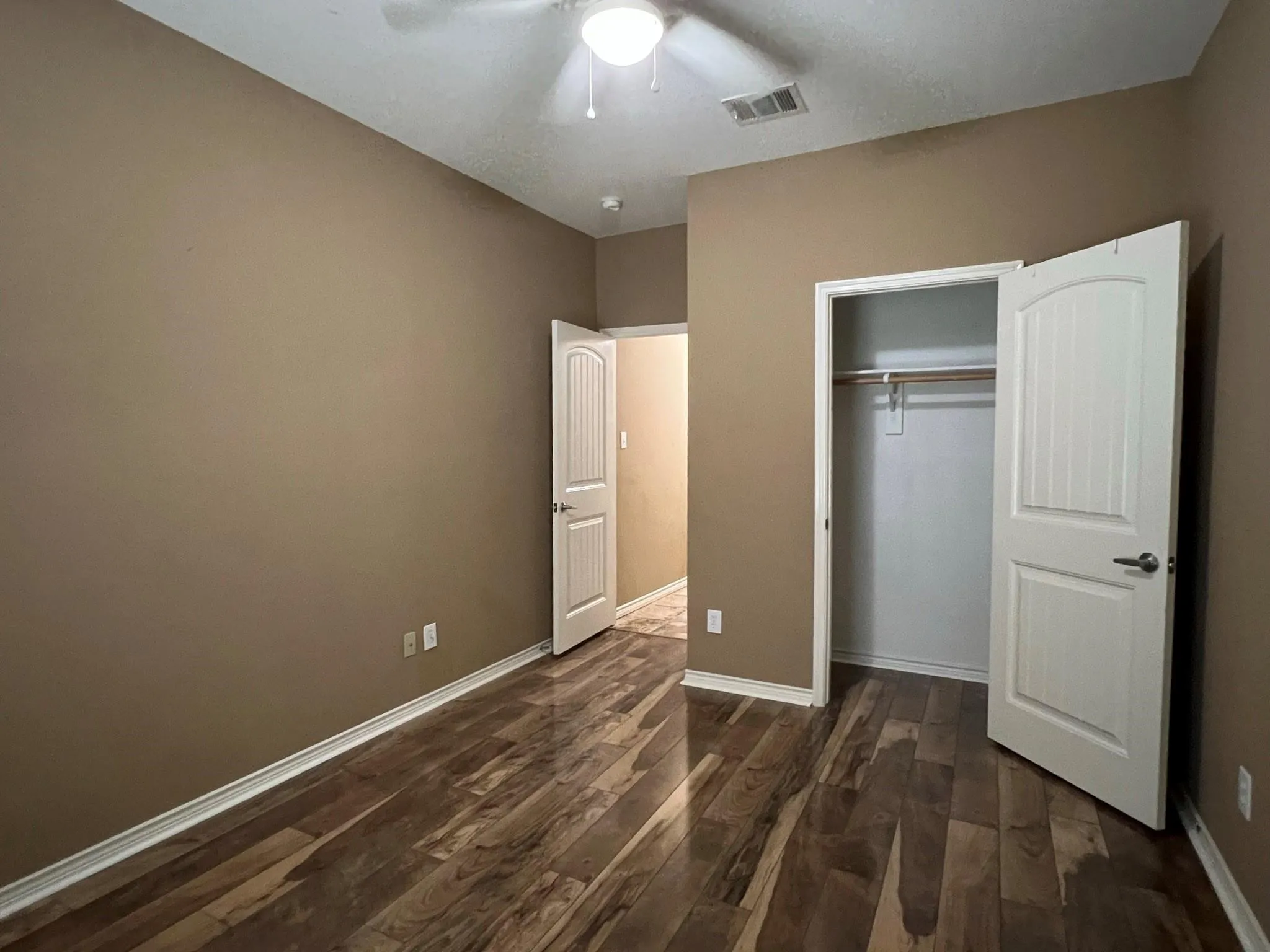 Single Family Residence For Rent in Collin County , 1234 Iowa Road, Murphy, Texas 75094, 3 Bedroom, 2 Bathroom, 2 Garage spaces, 1,917 Sqft, built in 2006, mls#21353106, Real Estate Agent in Murphy, Homes For Rent in Collin county, Homes For Rent in Murphy, Realtor in Murphy Texas, Real Estate Brokerage Independent Realty Texas, Luminita Cordes Realtor