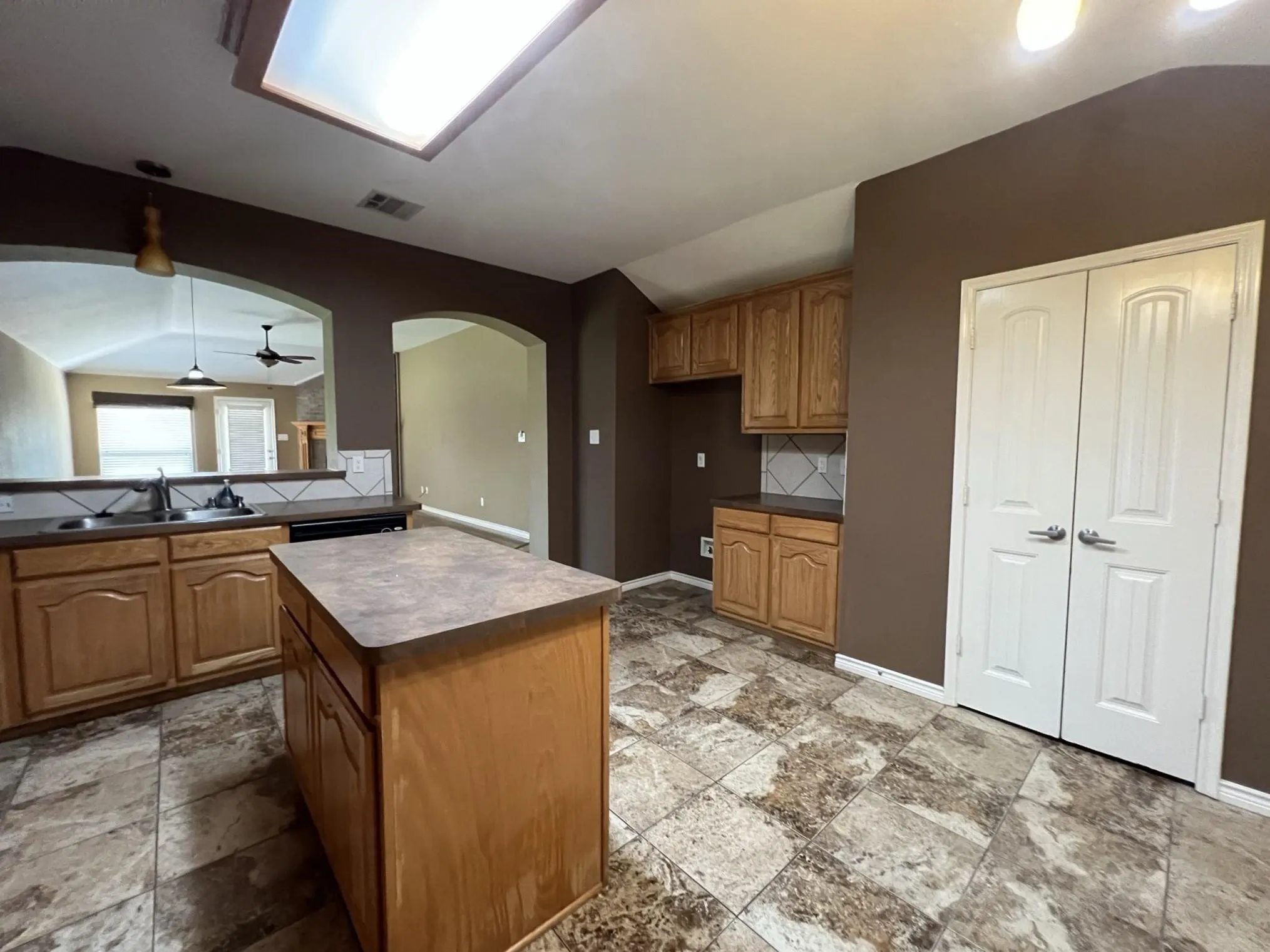 Single Family Residence For Rent in Collin County , 1234 Iowa Road, Murphy, Texas 75094, 3 Bedroom, 2 Bathroom, 2 Garage spaces, 1,917 Sqft, built in 2006, mls#21353106, Real Estate Agent in Murphy, Homes For Rent in Collin county, Homes For Rent in Murphy, Realtor in Murphy Texas, Real Estate Brokerage Independent Realty Texas, Luminita Cordes Realtor