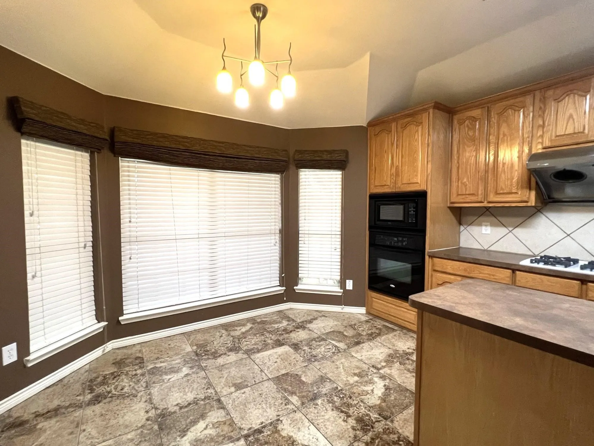 Single Family Residence For Rent in Collin County , 1234 Iowa Road, Murphy, Texas 75094, 3 Bedroom, 2 Bathroom, 2 Garage spaces, 1,917 Sqft, built in 2006, mls#21353106, Real Estate Agent in Murphy, Homes For Rent in Collin county, Homes For Rent in Murphy, Realtor in Murphy Texas, Real Estate Brokerage Independent Realty Texas, Luminita Cordes Realtor