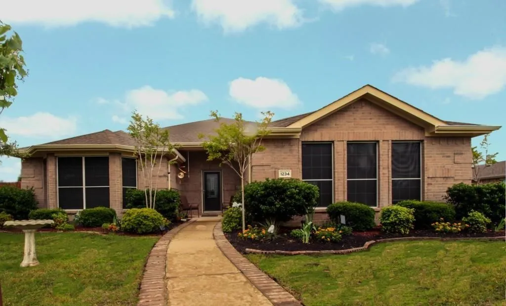 Single Family Residence For Rent in Collin County , 1234 Iowa Road, Murphy, Texas 75094, 3 Bedroom, 2 Bathroom, 2 Garage spaces, 1,917 Sqft, built in 2006, mls#21353106, Real Estate Agent in Murphy, Homes For Rent in Collin county, Homes For Rent in Murphy, Realtor in Murphy Texas, Real Estate Brokerage Independent Realty Texas, Luminita Cordes Realtor