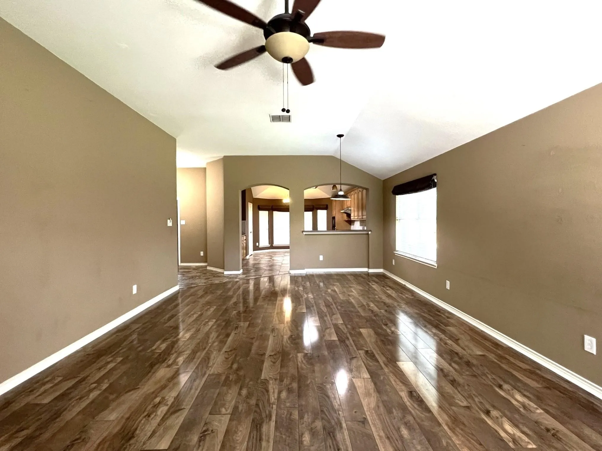 Single Family Residence For Rent in Collin County , 1234 Iowa Road, Murphy, Texas 75094, 3 Bedroom, 2 Bathroom, 2 Garage spaces, 1,917 Sqft, built in 2006, mls#21353106, Real Estate Agent in Murphy, Homes For Rent in Collin county, Homes For Rent in Murphy, Realtor in Murphy Texas, Real Estate Brokerage Independent Realty Texas, Luminita Cordes Realtor