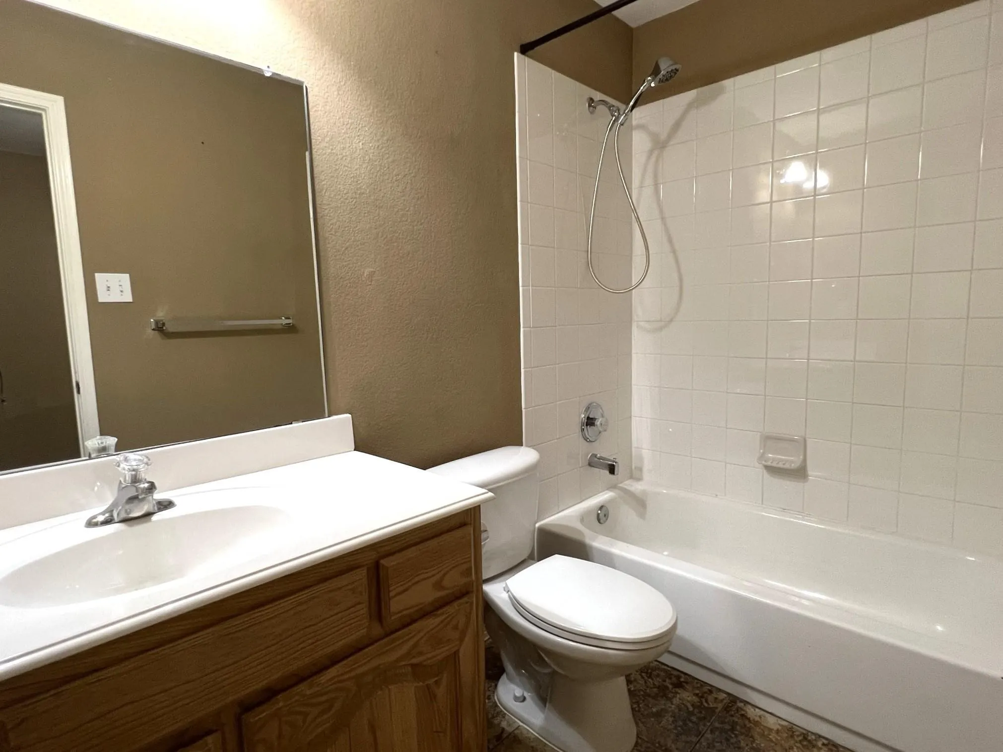 Single Family Residence For Rent in Collin County , 1234 Iowa Road, Murphy, Texas 75094, 3 Bedroom, 2 Bathroom, 2 Garage spaces, 1,917 Sqft, built in 2006, mls#21353106, Real Estate Agent in Murphy, Homes For Rent in Collin county, Homes For Rent in Murphy, Realtor in Murphy Texas, Real Estate Brokerage Independent Realty Texas, Luminita Cordes Realtor