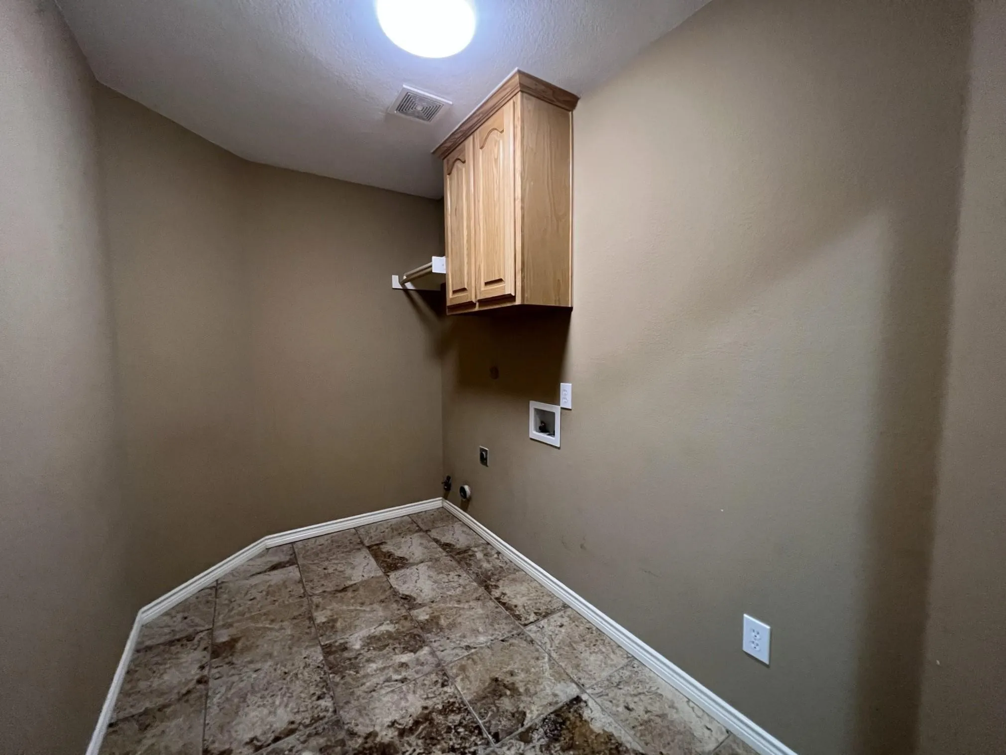 Single Family Residence For Rent in Collin County , 1234 Iowa Road, Murphy, Texas 75094, 3 Bedroom, 2 Bathroom, 2 Garage spaces, 1,917 Sqft, built in 2006, mls#21353106, Real Estate Agent in Murphy, Homes For Rent in Collin county, Homes For Rent in Murphy, Realtor in Murphy Texas, Real Estate Brokerage Independent Realty Texas, Luminita Cordes Realtor