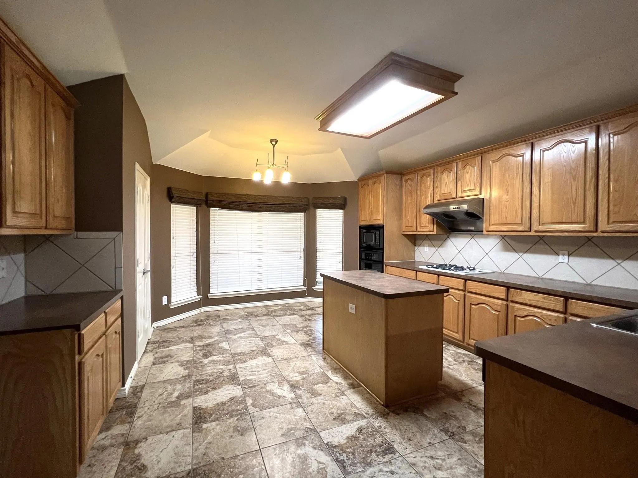 Single Family Residence For Rent in Collin County , 1234 Iowa Road, Murphy, Texas 75094, 3 Bedroom, 2 Bathroom, 2 Garage spaces, 1,917 Sqft, built in 2006, mls#21353106, Real Estate Agent in Murphy, Homes For Rent in Collin county, Homes For Rent in Murphy, Realtor in Murphy Texas, Real Estate Brokerage Independent Realty Texas, Luminita Cordes Realtor
