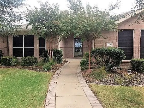 Single Family Residence For Rent in Collin County , 1234 Iowa Road, Murphy, Texas 75094, 3 Bedroom, 2 Bathroom, 2 Garage spaces, 1,917 Sqft, built in 2006, mls#21353106, Real Estate Agent in Murphy, Homes For Rent in Collin county, Homes For Rent in Murphy, Realtor in Murphy Texas, Real Estate Brokerage Independent Realty Texas, Luminita Cordes Realtor