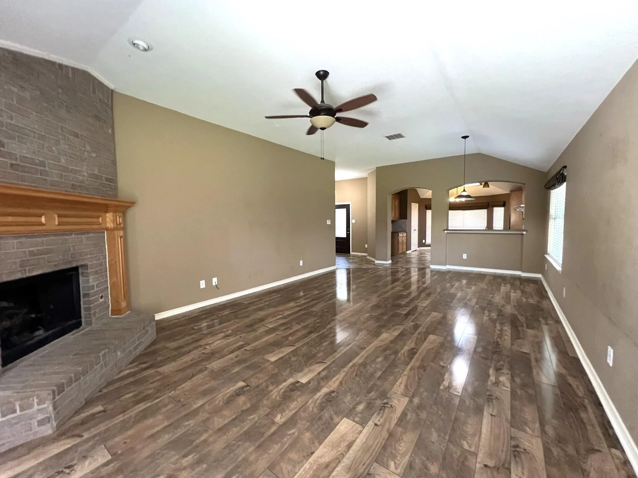 Single Family Residence For Rent in Collin County , 1234 Iowa Road, Murphy, Texas 75094, 3 Bedroom, 2 Bathroom, 2 Garage spaces, 1,917 Sqft, built in 2006, mls#21353106, Real Estate Agent in Murphy, Homes For Rent in Collin county, Homes For Rent in Murphy, Realtor in Murphy Texas, Real Estate Brokerage Independent Realty Texas, Luminita Cordes Realtor