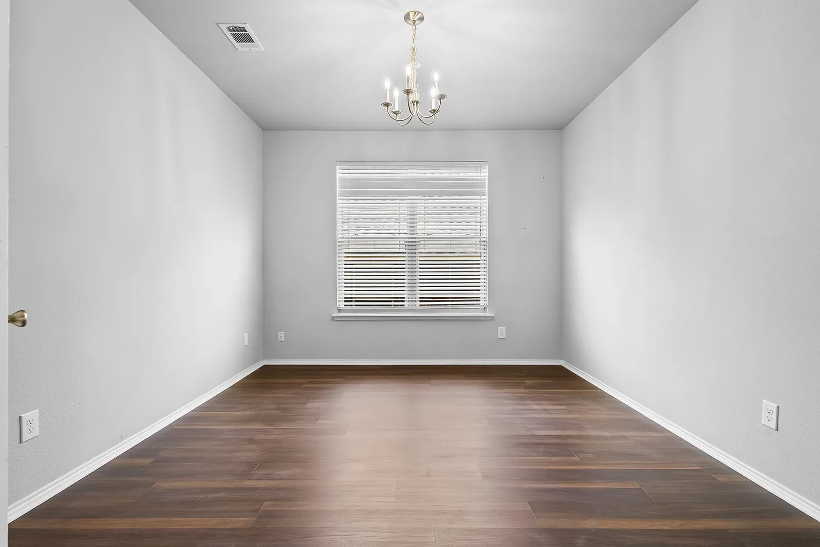 Single Family Residence For Sale in Denton County , 1277 Lasso Drive, Little Elm, Texas 75068, 4 Bedroom, 3 Bathroom, 2 Garage spaces, 2,410 Sqft, built in 2013, mls#21344880, Real Estate Agent in Little Elm, Homes For Sale in Denton county, Homes For Sale in Little Elm, Realtor in Little Elm Texas, Real Estate Brokerage Independent Realty Texas, Luminita Cordes Realtor