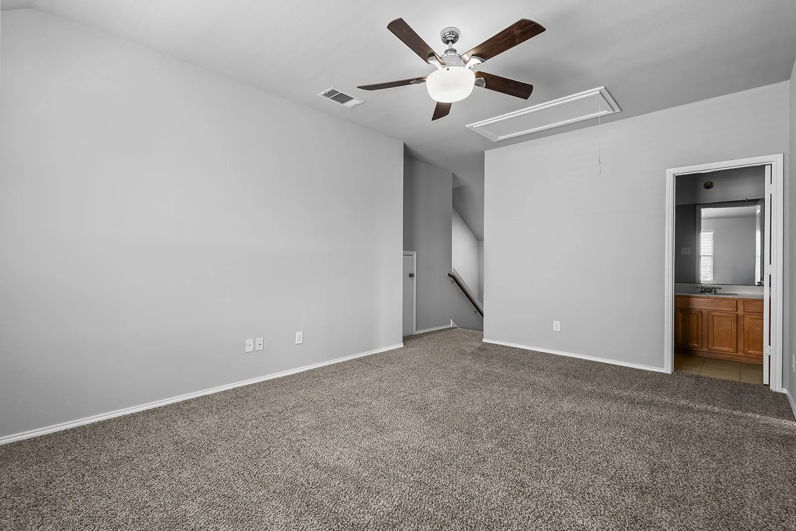 Single Family Residence For Sale in Denton County , 1277 Lasso Drive, Little Elm, Texas 75068, 4 Bedroom, 3 Bathroom, 2 Garage spaces, 2,410 Sqft, built in 2013, mls#21344880, Real Estate Agent in Little Elm, Homes For Sale in Denton county, Homes For Sale in Little Elm, Realtor in Little Elm Texas, Real Estate Brokerage Independent Realty Texas, Luminita Cordes Realtor