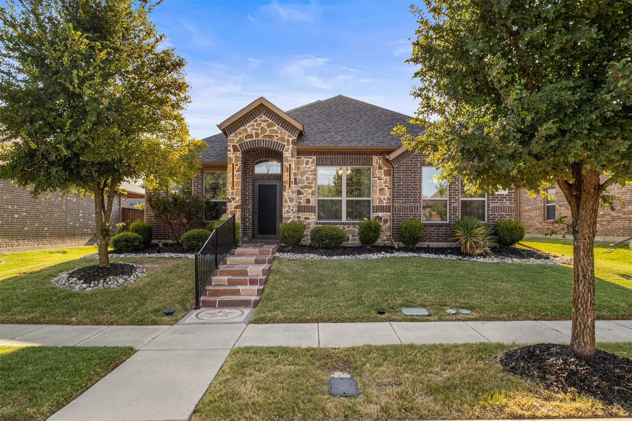 Single Family Residence For Sale in Ellis County , 205 Melody Way, Red Oak, Texas 75154, 4 Bedroom, 2 Bathroom, 2 Garage spaces, 2,010 Sqft, built in 2018, mls#21350496, Real Estate Agent in Red Oak, Homes For Sale in Ellis county, Homes For Sale in Red Oak, Realtor in Red Oak Texas, Real Estate Brokerage Independent Realty Texas, Luminita Cordes Realtor