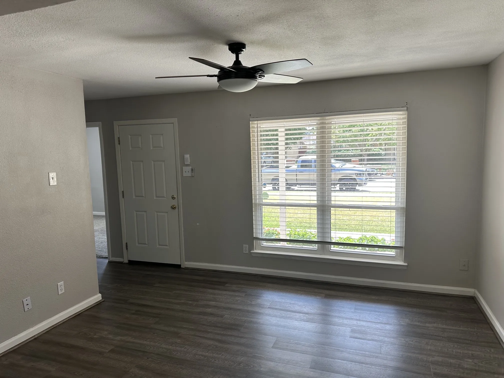 Single Family Residence For Rent in Dallas County , 3018 Gardenia Drive, Garland, Texas 75041, 3 Bedroom, 1 Bathroom, 1 Garage spaces, 1,092 Sqft, built in 1959, mls#21353115, Real Estate Agent in Garland, Homes For Rent in Dallas county, Homes For Rent in Garland, Realtor in Garland Texas, Real Estate Brokerage Independent Realty Texas, Luminita Cordes Realtor
