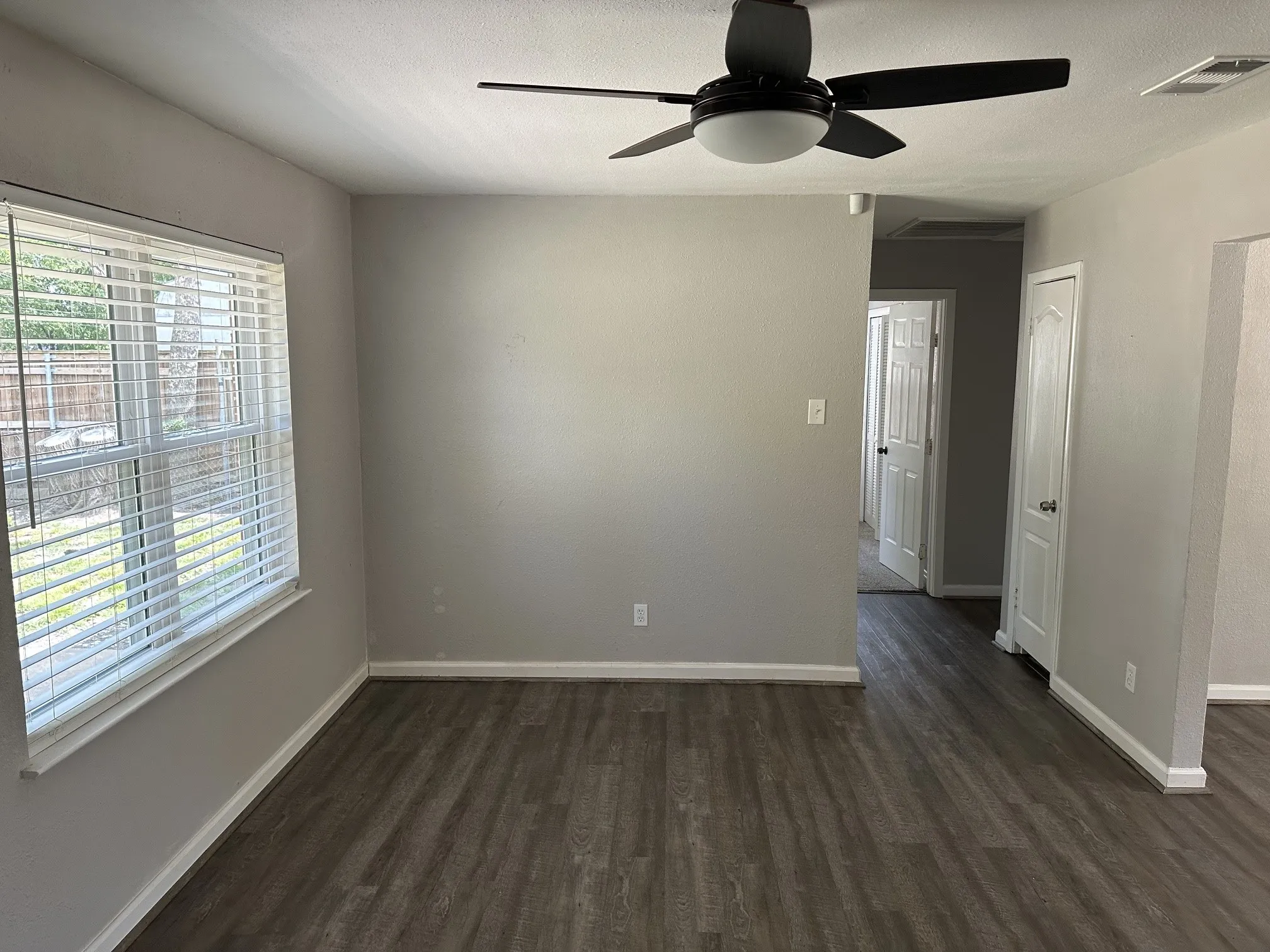 Single Family Residence For Rent in Dallas County , 3018 Gardenia Drive, Garland, Texas 75041, 3 Bedroom, 1 Bathroom, 1 Garage spaces, 1,092 Sqft, built in 1959, mls#21353115, Real Estate Agent in Garland, Homes For Rent in Dallas county, Homes For Rent in Garland, Realtor in Garland Texas, Real Estate Brokerage Independent Realty Texas, Luminita Cordes Realtor