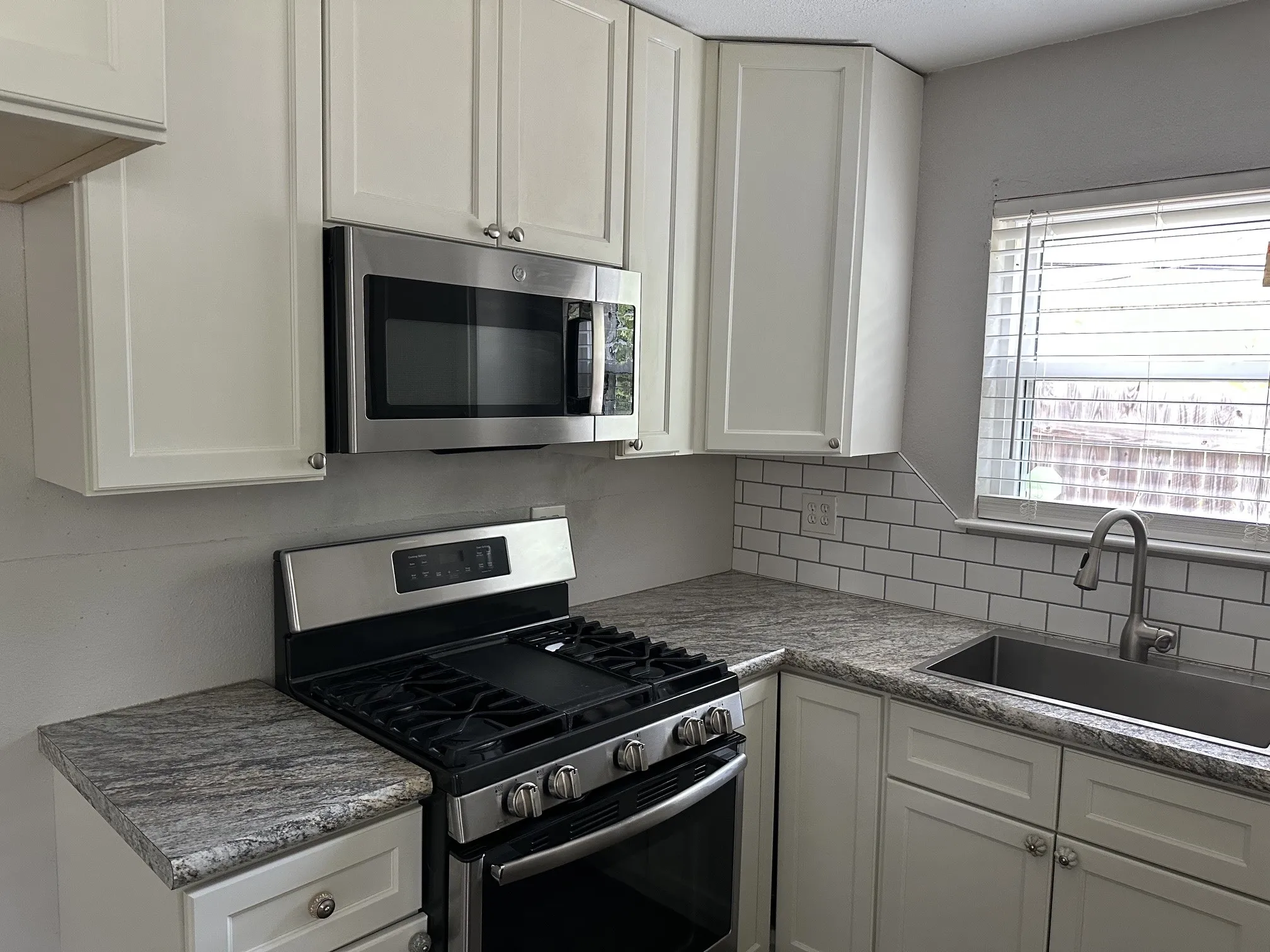 Single Family Residence For Rent in Dallas County , 3018 Gardenia Drive, Garland, Texas 75041, 3 Bedroom, 1 Bathroom, 1 Garage spaces, 1,092 Sqft, built in 1959, mls#21353115, Real Estate Agent in Garland, Homes For Rent in Dallas county, Homes For Rent in Garland, Realtor in Garland Texas, Real Estate Brokerage Independent Realty Texas, Luminita Cordes Realtor