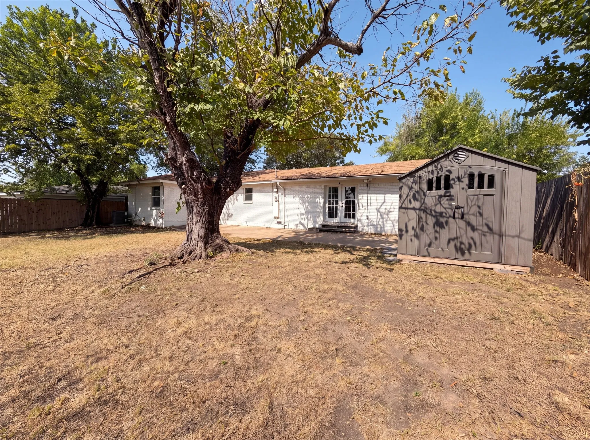 Single Family Residence For Sale in Tarrant County , 832 Central Drive, Bedford, Texas 76022, 3 Bedroom, 2 Bathroom, Garage spaces, 1,673 Sqft, built in 1956, mls#21353122, Real Estate Agent in Bedford, Homes For Sale in Tarrant county, Homes For Sale in Bedford, Realtor in Bedford Texas, Real Estate Brokerage Independent Realty Texas, Luminita Cordes Realtor