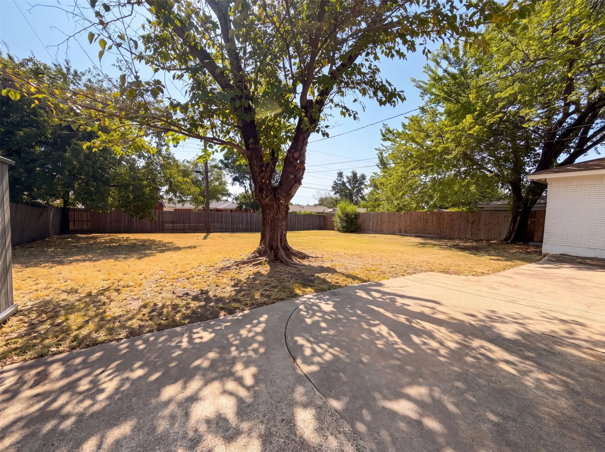 Single Family Residence For Sale in Tarrant County , 832 Central Drive, Bedford, Texas 76022, 3 Bedroom, 2 Bathroom, Garage spaces, 1,673 Sqft, built in 1956, mls#21353122, Real Estate Agent in Bedford, Homes For Sale in Tarrant county, Homes For Sale in Bedford, Realtor in Bedford Texas, Real Estate Brokerage Independent Realty Texas, Luminita Cordes Realtor