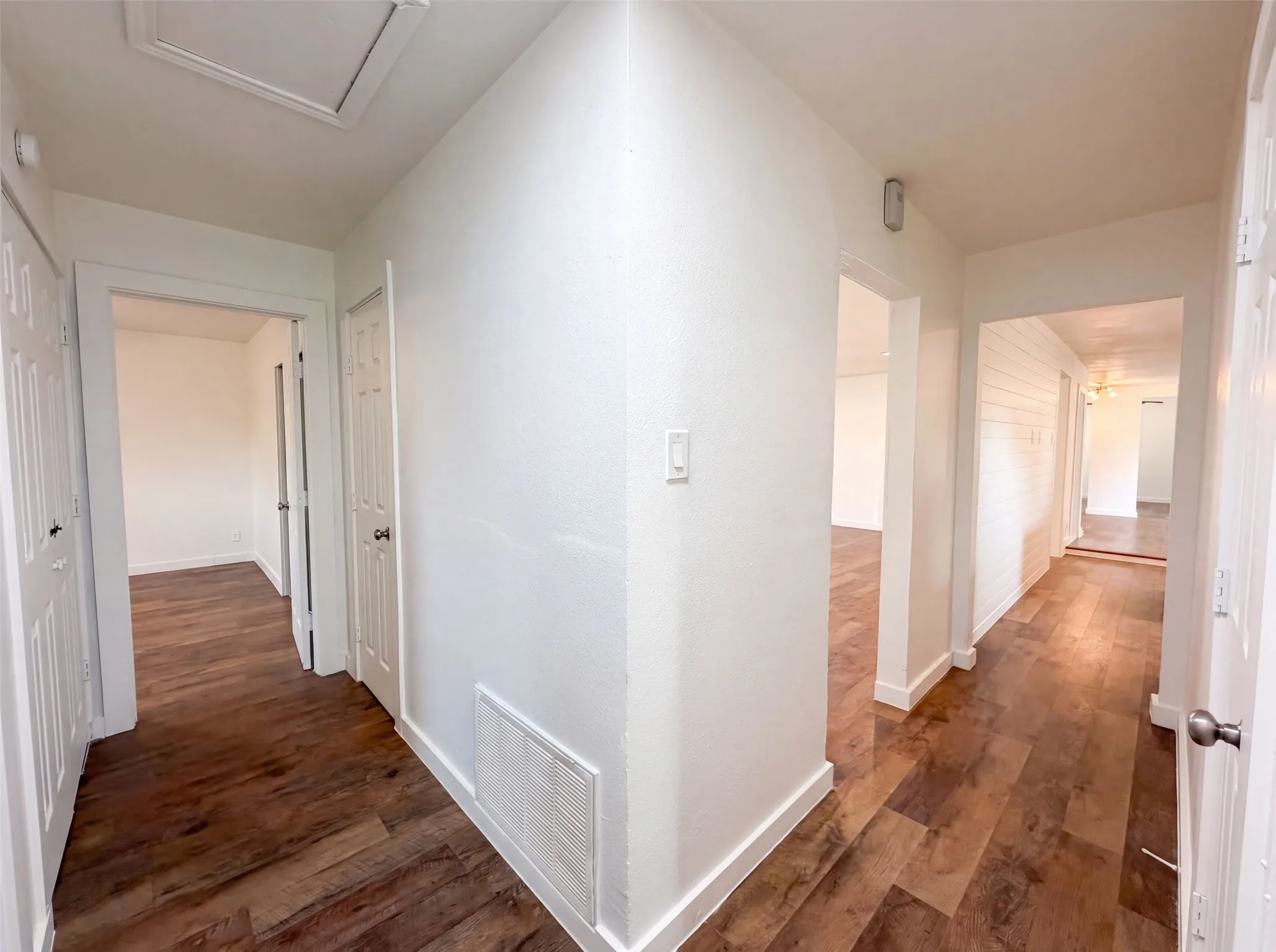 Single Family Residence For Sale in Tarrant County , 832 Central Drive, Bedford, Texas 76022, 3 Bedroom, 2 Bathroom, Garage spaces, 1,673 Sqft, built in 1956, mls#21353122, Real Estate Agent in Bedford, Homes For Sale in Tarrant county, Homes For Sale in Bedford, Realtor in Bedford Texas, Real Estate Brokerage Independent Realty Texas, Luminita Cordes Realtor