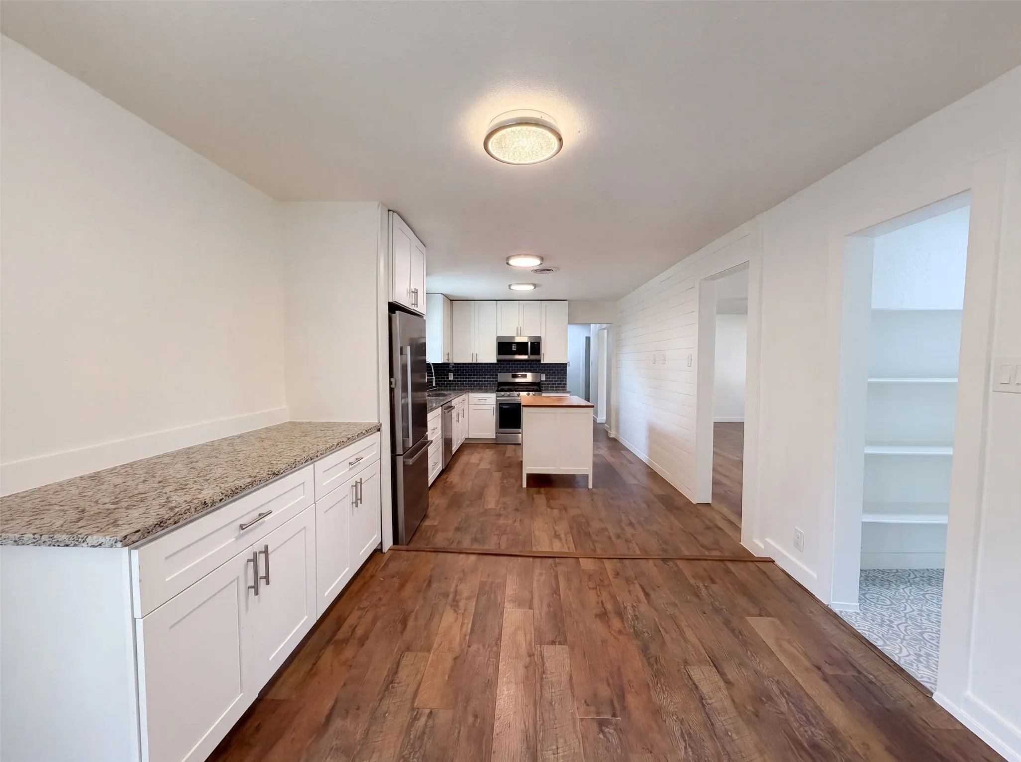 Single Family Residence For Sale in Tarrant County , 832 Central Drive, Bedford, Texas 76022, 3 Bedroom, 2 Bathroom, Garage spaces, 1,673 Sqft, built in 1956, mls#21353122, Real Estate Agent in Bedford, Homes For Sale in Tarrant county, Homes For Sale in Bedford, Realtor in Bedford Texas, Real Estate Brokerage Independent Realty Texas, Luminita Cordes Realtor