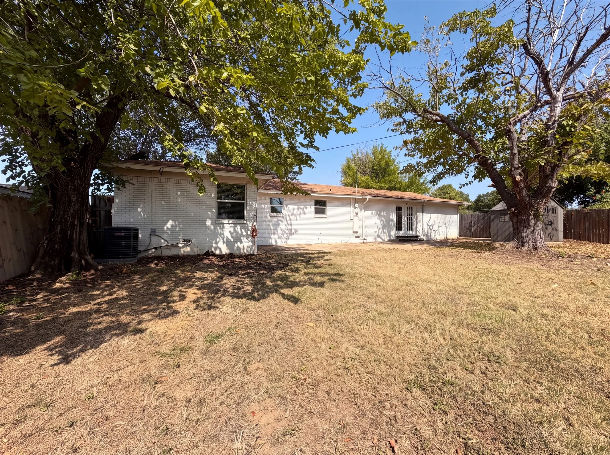 Single Family Residence For Sale in Tarrant County , 832 Central Drive, Bedford, Texas 76022, 3 Bedroom, 2 Bathroom, Garage spaces, 1,673 Sqft, built in 1956, mls#21353122, Real Estate Agent in Bedford, Homes For Sale in Tarrant county, Homes For Sale in Bedford, Realtor in Bedford Texas, Real Estate Brokerage Independent Realty Texas, Luminita Cordes Realtor
