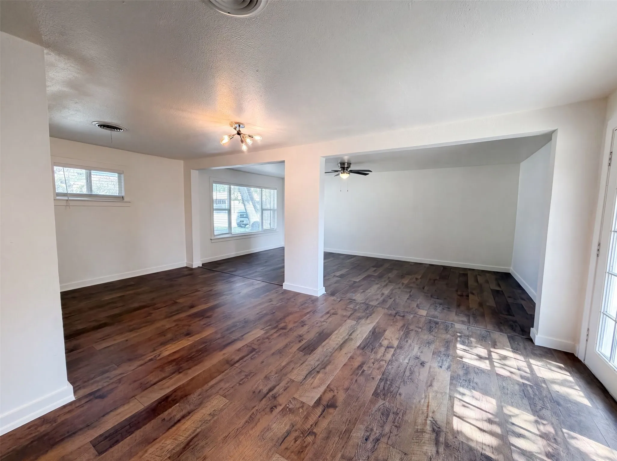 Single Family Residence For Sale in Tarrant County , 832 Central Drive, Bedford, Texas 76022, 3 Bedroom, 2 Bathroom, Garage spaces, 1,673 Sqft, built in 1956, mls#21353122, Real Estate Agent in Bedford, Homes For Sale in Tarrant county, Homes For Sale in Bedford, Realtor in Bedford Texas, Real Estate Brokerage Independent Realty Texas, Luminita Cordes Realtor