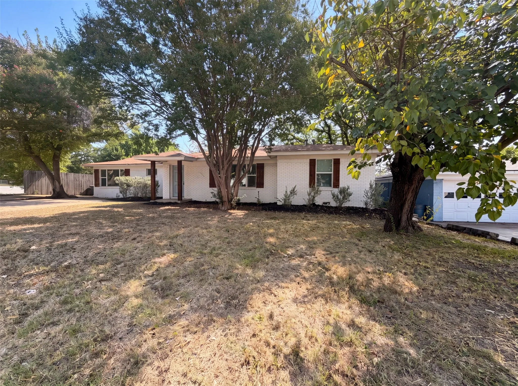 Single Family Residence For Sale in Tarrant County , 832 Central Drive, Bedford, Texas 76022, 3 Bedroom, 2 Bathroom, Garage spaces, 1,673 Sqft, built in 1956, mls#21353122, Real Estate Agent in Bedford, Homes For Sale in Tarrant county, Homes For Sale in Bedford, Realtor in Bedford Texas, Real Estate Brokerage Independent Realty Texas, Luminita Cordes Realtor