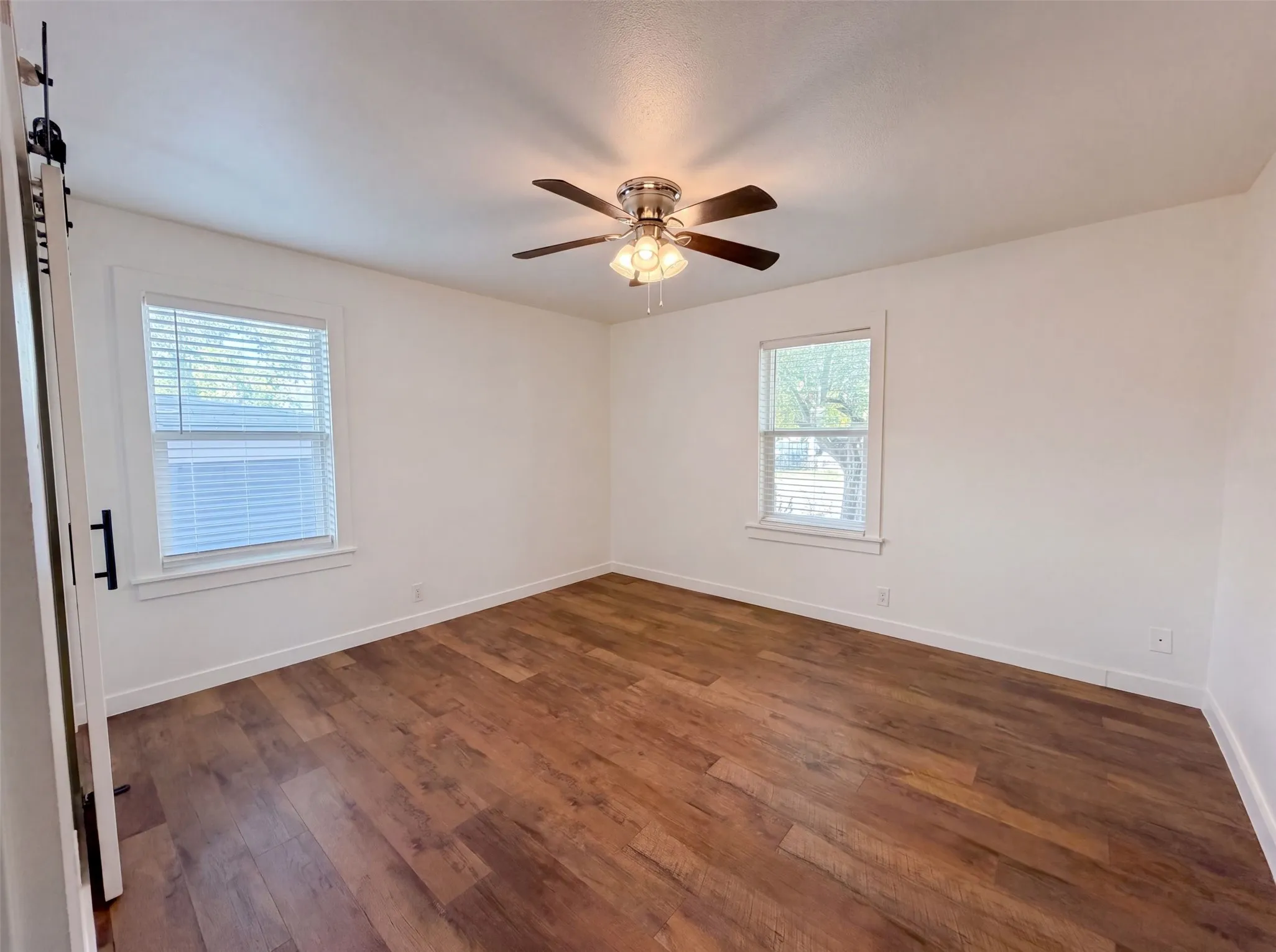 Single Family Residence For Sale in Tarrant County , 832 Central Drive, Bedford, Texas 76022, 3 Bedroom, 2 Bathroom, Garage spaces, 1,673 Sqft, built in 1956, mls#21353122, Real Estate Agent in Bedford, Homes For Sale in Tarrant county, Homes For Sale in Bedford, Realtor in Bedford Texas, Real Estate Brokerage Independent Realty Texas, Luminita Cordes Realtor