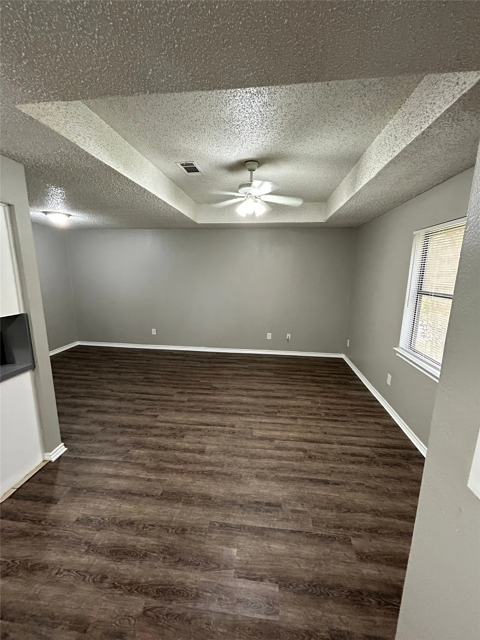 Duplex For Rent in Tarrant County , 404 Jordan Lane, Arlington, Texas 76012, 0, 1 Bathroom, Garage spaces, 989 Sqft, built in 1980, mls#21353130, Real Estate Agent in Arlington, Homes For Rent in Tarrant county, Homes For Rent in Arlington, Realtor in Arlington Texas, Real Estate Brokerage Independent Realty Texas, Luminita Cordes Realtor