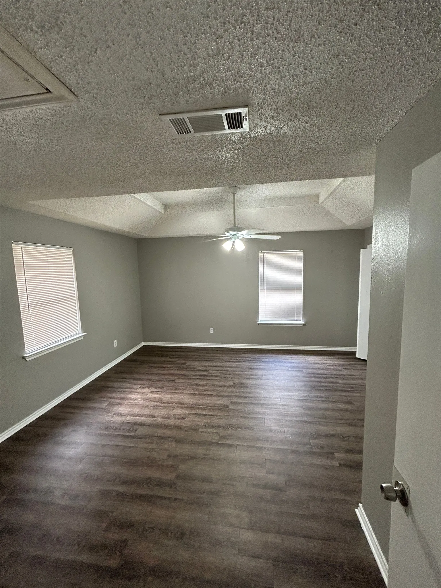 Duplex For Rent in Tarrant County , 404 Jordan Lane, Arlington, Texas 76012, 0, 1 Bathroom, Garage spaces, 989 Sqft, built in 1980, mls#21353130, Real Estate Agent in Arlington, Homes For Rent in Tarrant county, Homes For Rent in Arlington, Realtor in Arlington Texas, Real Estate Brokerage Independent Realty Texas, Luminita Cordes Realtor