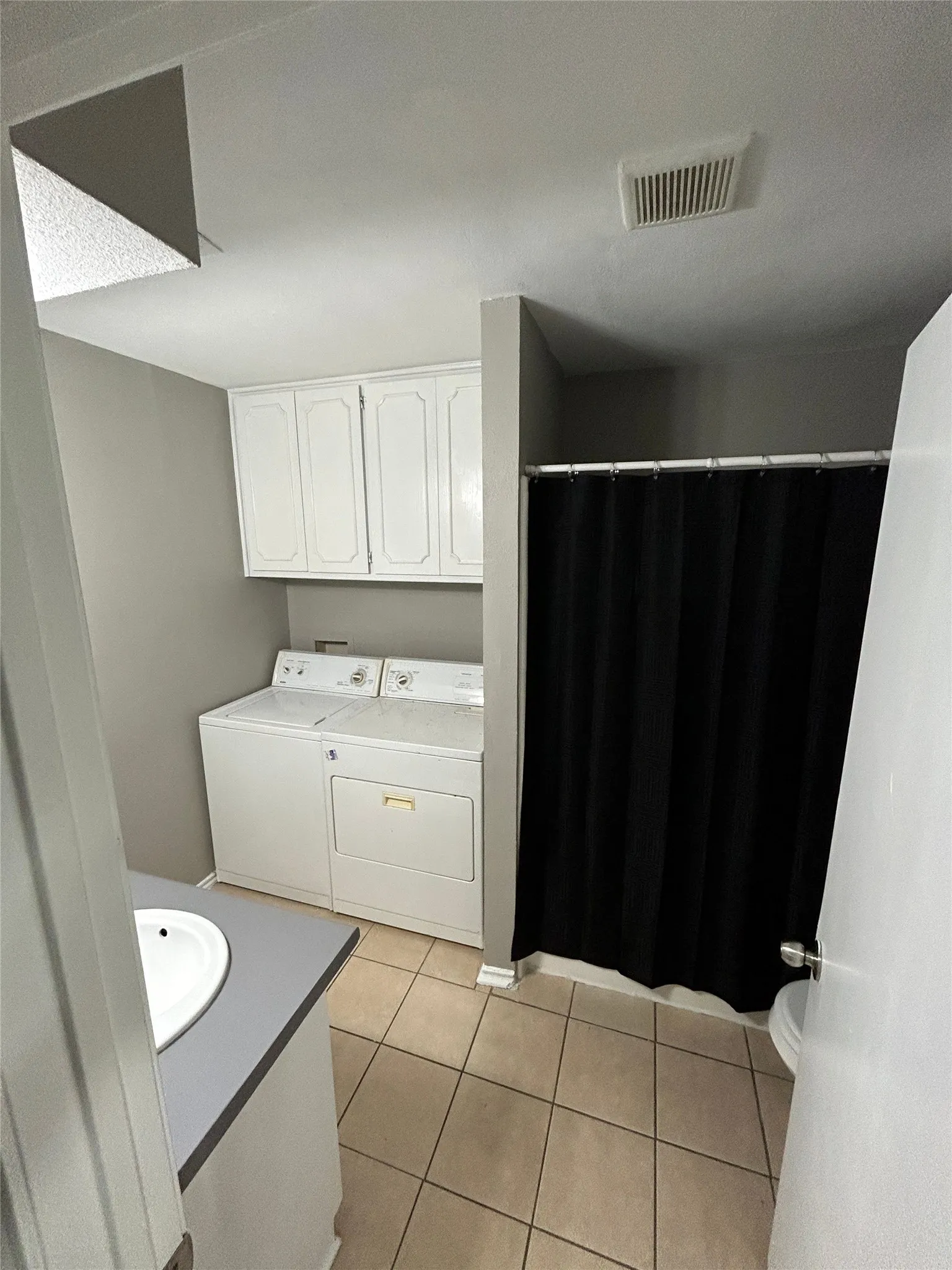Duplex For Rent in Tarrant County , 404 Jordan Lane, Arlington, Texas 76012, 0, 1 Bathroom, Garage spaces, 989 Sqft, built in 1980, mls#21353130, Real Estate Agent in Arlington, Homes For Rent in Tarrant county, Homes For Rent in Arlington, Realtor in Arlington Texas, Real Estate Brokerage Independent Realty Texas, Luminita Cordes Realtor