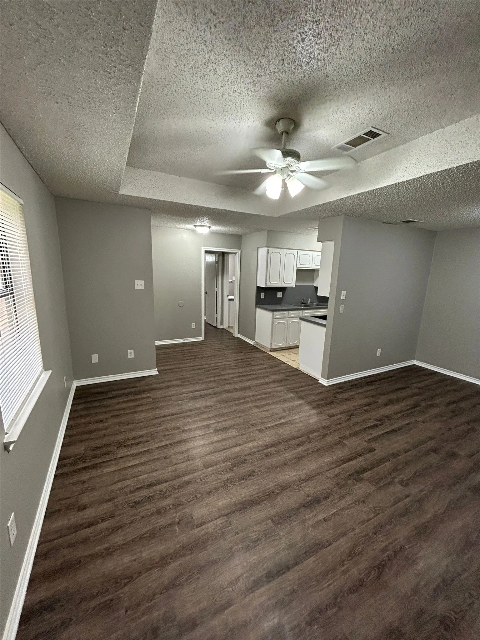 Duplex For Rent in Tarrant County , 404 Jordan Lane, Arlington, Texas 76012, 0, 1 Bathroom, Garage spaces, 989 Sqft, built in 1980, mls#21353130, Real Estate Agent in Arlington, Homes For Rent in Tarrant county, Homes For Rent in Arlington, Realtor in Arlington Texas, Real Estate Brokerage Independent Realty Texas, Luminita Cordes Realtor