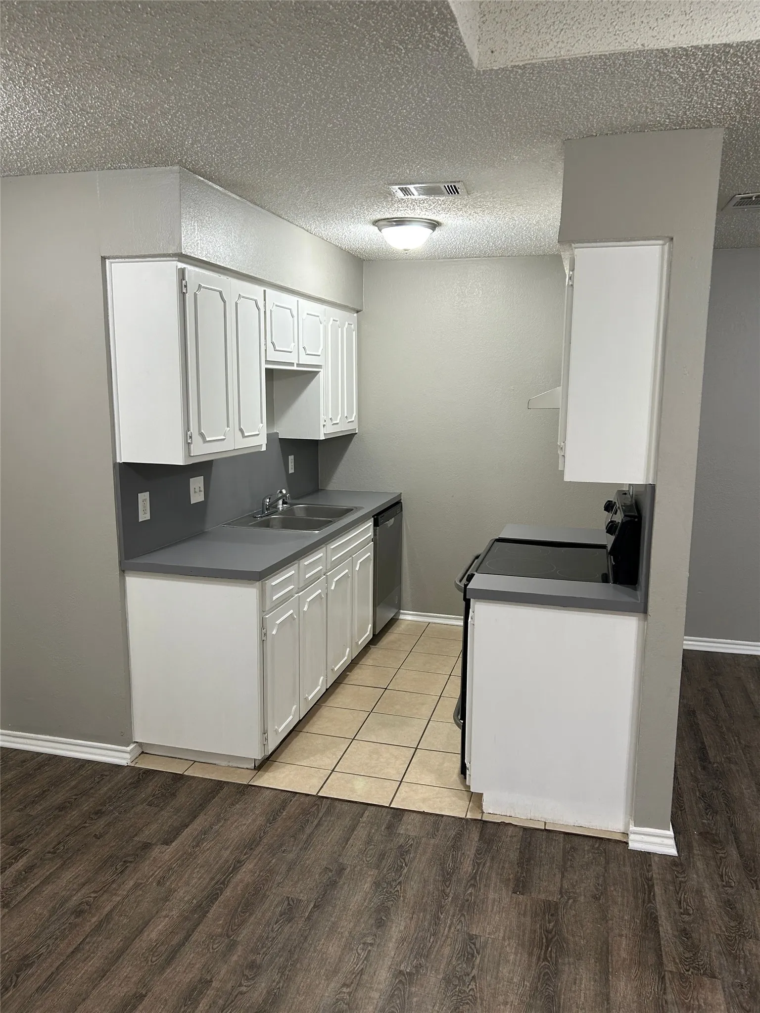 Duplex For Rent in Tarrant County , 404 Jordan Lane, Arlington, Texas 76012, 0, 1 Bathroom, Garage spaces, 989 Sqft, built in 1980, mls#21353130, Real Estate Agent in Arlington, Homes For Rent in Tarrant county, Homes For Rent in Arlington, Realtor in Arlington Texas, Real Estate Brokerage Independent Realty Texas, Luminita Cordes Realtor