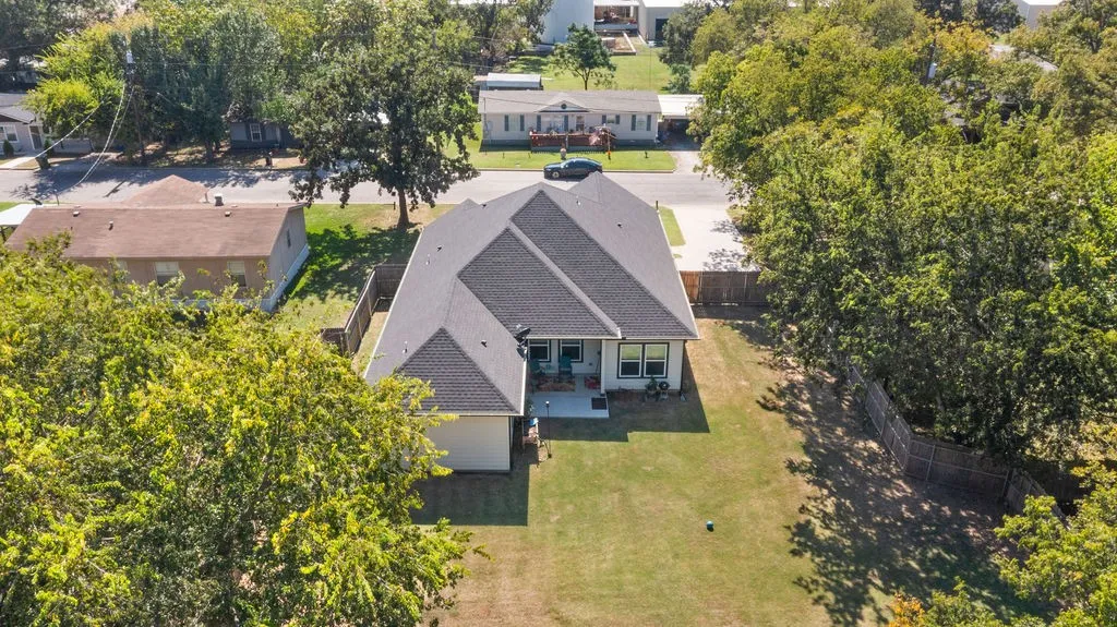 Single Family Residence For Sale in Grayson County , 201 W South Street, Whitesboro, Texas 76273, 3 Bedroom, 2 Bathroom, 2 Garage spaces, 1,618 Sqft, built in 2023, mls#21353108, Real Estate Agent in Whitesboro, Homes For Sale in Grayson county, Homes For Sale in Whitesboro, Realtor in Whitesboro Texas, Real Estate Brokerage Independent Realty Texas, Luminita Cordes Realtor