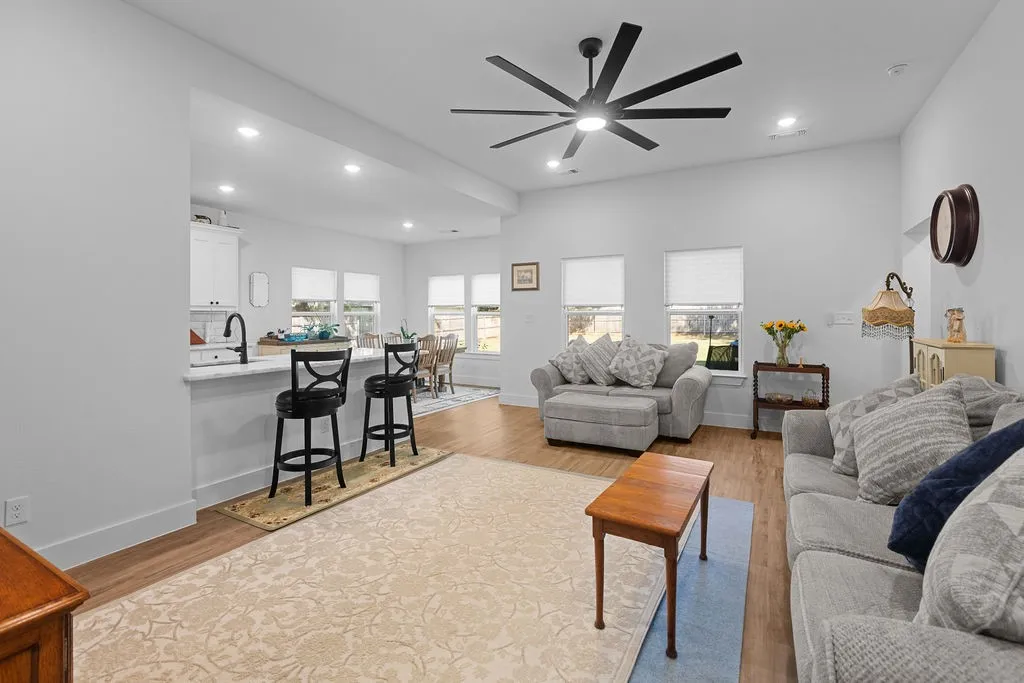 Single Family Residence For Sale in Grayson County , 201 W South Street, Whitesboro, Texas 76273, 3 Bedroom, 2 Bathroom, 2 Garage spaces, 1,618 Sqft, built in 2023, mls#21353108, Real Estate Agent in Whitesboro, Homes For Sale in Grayson county, Homes For Sale in Whitesboro, Realtor in Whitesboro Texas, Real Estate Brokerage Independent Realty Texas, Luminita Cordes Realtor