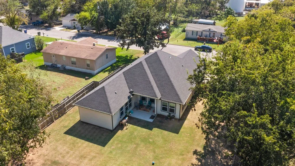Single Family Residence For Sale in Grayson County , 201 W South Street, Whitesboro, Texas 76273, 3 Bedroom, 2 Bathroom, 2 Garage spaces, 1,618 Sqft, built in 2023, mls#21353108, Real Estate Agent in Whitesboro, Homes For Sale in Grayson county, Homes For Sale in Whitesboro, Realtor in Whitesboro Texas, Real Estate Brokerage Independent Realty Texas, Luminita Cordes Realtor
