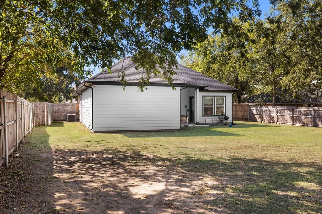 Single Family Residence For Sale in Grayson County , 201 W South Street, Whitesboro, Texas 76273, 3 Bedroom, 2 Bathroom, 2 Garage spaces, 1,618 Sqft, built in 2023, mls#21353108, Real Estate Agent in Whitesboro, Homes For Sale in Grayson county, Homes For Sale in Whitesboro, Realtor in Whitesboro Texas, Real Estate Brokerage Independent Realty Texas, Luminita Cordes Realtor