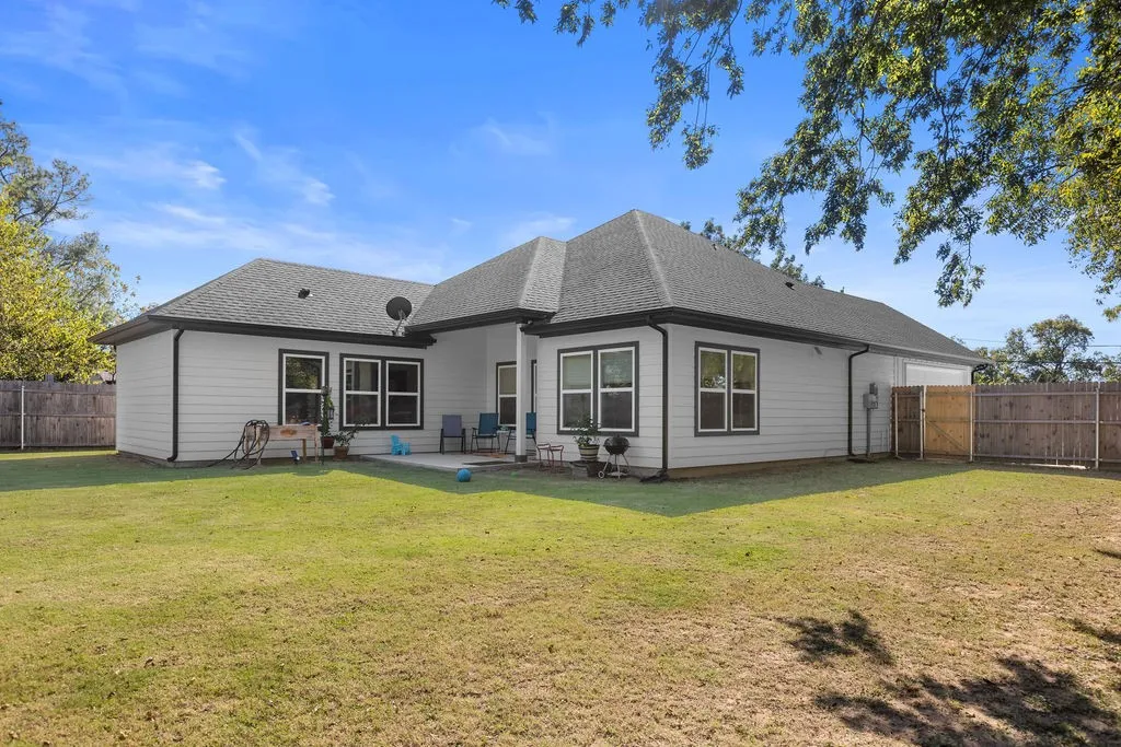 Single Family Residence For Sale in Grayson County , 201 W South Street, Whitesboro, Texas 76273, 3 Bedroom, 2 Bathroom, 2 Garage spaces, 1,618 Sqft, built in 2023, mls#21353108, Real Estate Agent in Whitesboro, Homes For Sale in Grayson county, Homes For Sale in Whitesboro, Realtor in Whitesboro Texas, Real Estate Brokerage Independent Realty Texas, Luminita Cordes Realtor