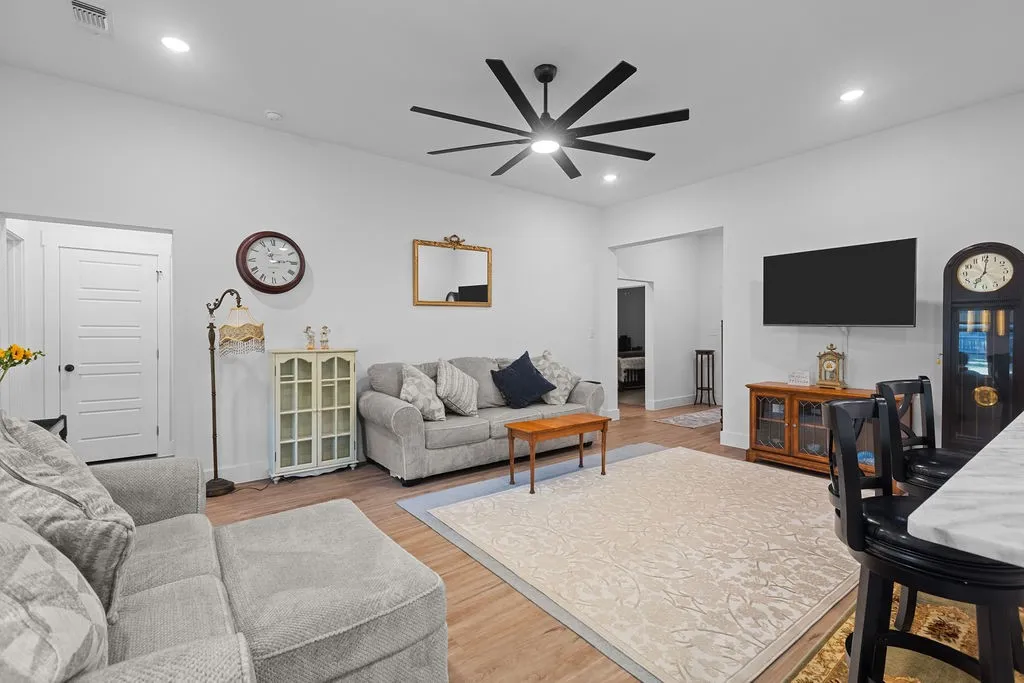 Single Family Residence For Sale in Grayson County , 201 W South Street, Whitesboro, Texas 76273, 3 Bedroom, 2 Bathroom, 2 Garage spaces, 1,618 Sqft, built in 2023, mls#21353108, Real Estate Agent in Whitesboro, Homes For Sale in Grayson county, Homes For Sale in Whitesboro, Realtor in Whitesboro Texas, Real Estate Brokerage Independent Realty Texas, Luminita Cordes Realtor