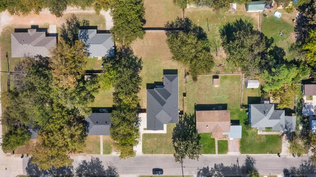 Single Family Residence For Sale in Grayson County , 201 W South Street, Whitesboro, Texas 76273, 3 Bedroom, 2 Bathroom, 2 Garage spaces, 1,618 Sqft, built in 2023, mls#21353108, Real Estate Agent in Whitesboro, Homes For Sale in Grayson county, Homes For Sale in Whitesboro, Realtor in Whitesboro Texas, Real Estate Brokerage Independent Realty Texas, Luminita Cordes Realtor