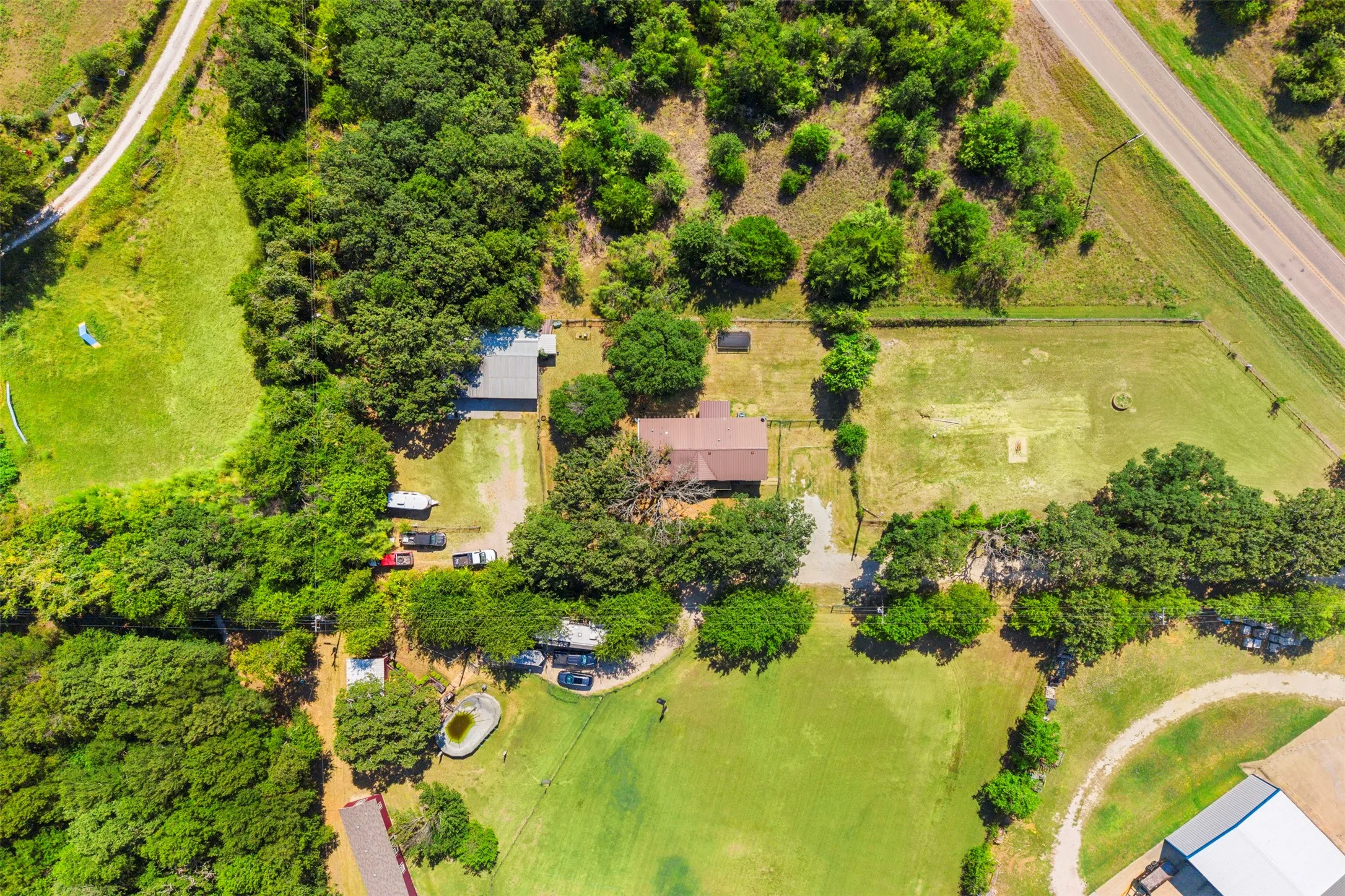 Mobile Home For Sale in Johnson County , 7821 Fm 3136, Alvarado, Texas 76009, 3 Bedroom, 2 Bathroom, Garage spaces, 1,420 Sqft, built in 1999, mls#21332661, Real Estate Agent in Alvarado, Homes For Sale in Johnson county, Homes For Sale in Alvarado, Realtor in Alvarado Texas, Real Estate Brokerage Independent Realty Texas, Luminita Cordes Realtor