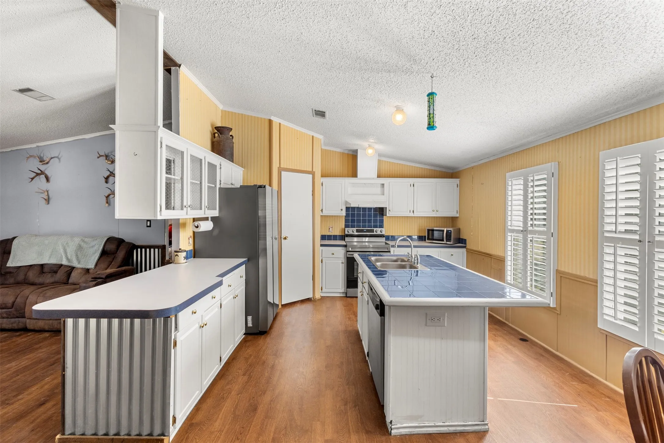 Mobile Home For Sale in Johnson County , 7821 Fm 3136, Alvarado, Texas 76009, 3 Bedroom, 2 Bathroom, Garage spaces, 1,420 Sqft, built in 1999, mls#21332661, Real Estate Agent in Alvarado, Homes For Sale in Johnson county, Homes For Sale in Alvarado, Realtor in Alvarado Texas, Real Estate Brokerage Independent Realty Texas, Luminita Cordes Realtor