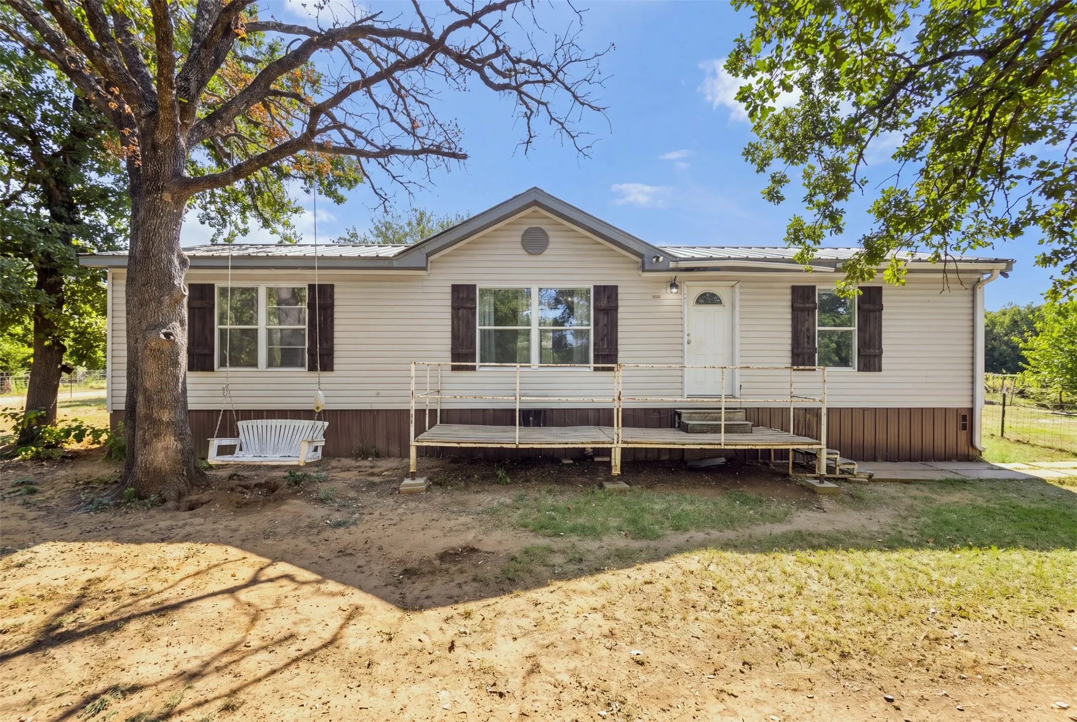Mobile Home For Sale in Johnson County , 7821 Fm 3136, Alvarado, Texas 76009, 3 Bedroom, 2 Bathroom, Garage spaces, 1,420 Sqft, built in 1999, mls#21332661, Real Estate Agent in Alvarado, Homes For Sale in Johnson county, Homes For Sale in Alvarado, Realtor in Alvarado Texas, Real Estate Brokerage Independent Realty Texas, Luminita Cordes Realtor